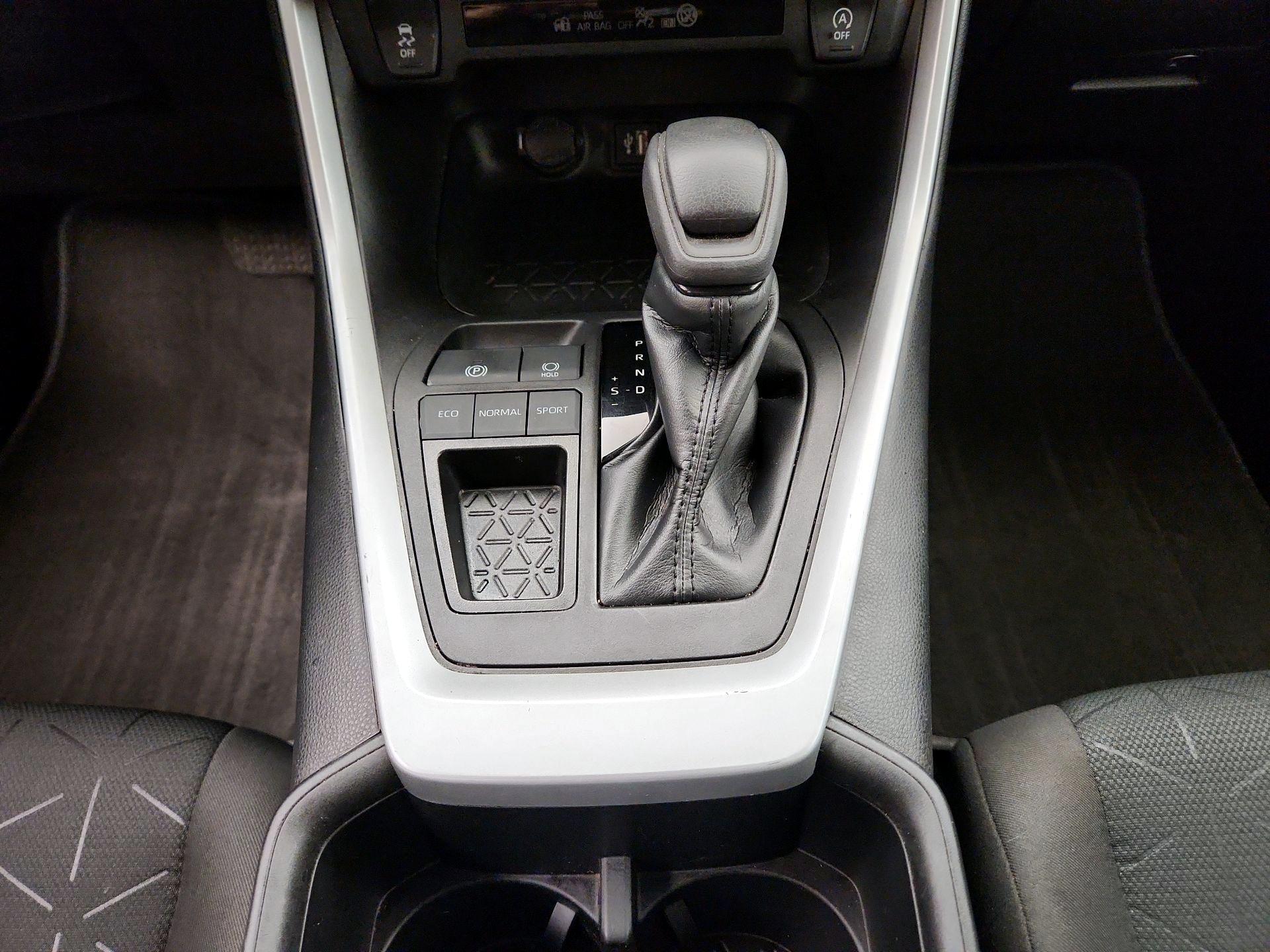 Thumbnail: 2023 Toyota RAV4 - 17