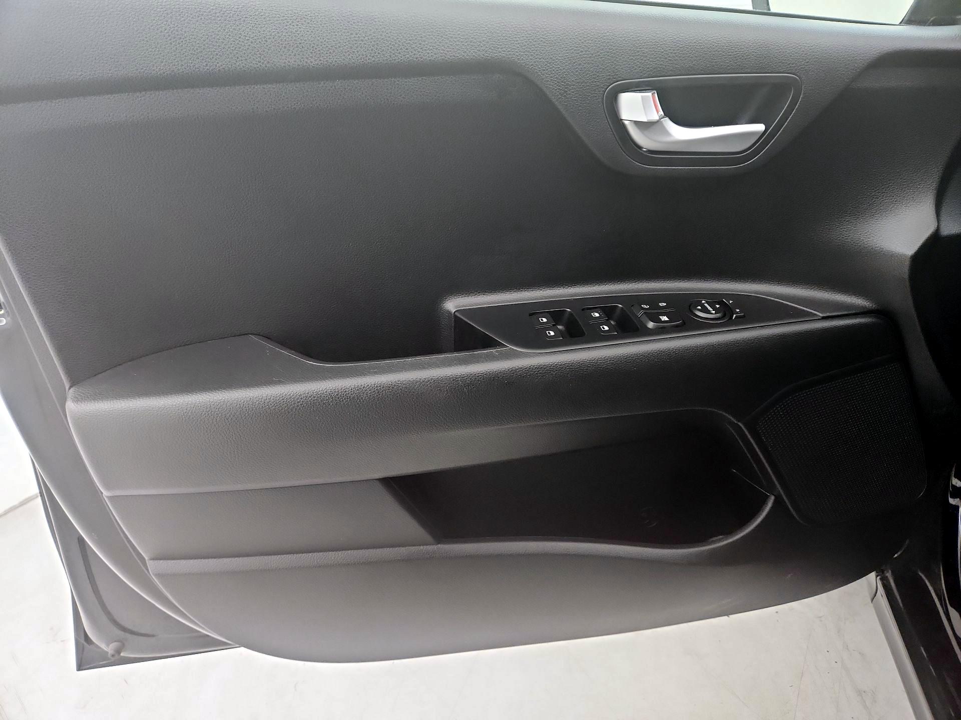 Thumbnail: 2023 Kia Rio - 12