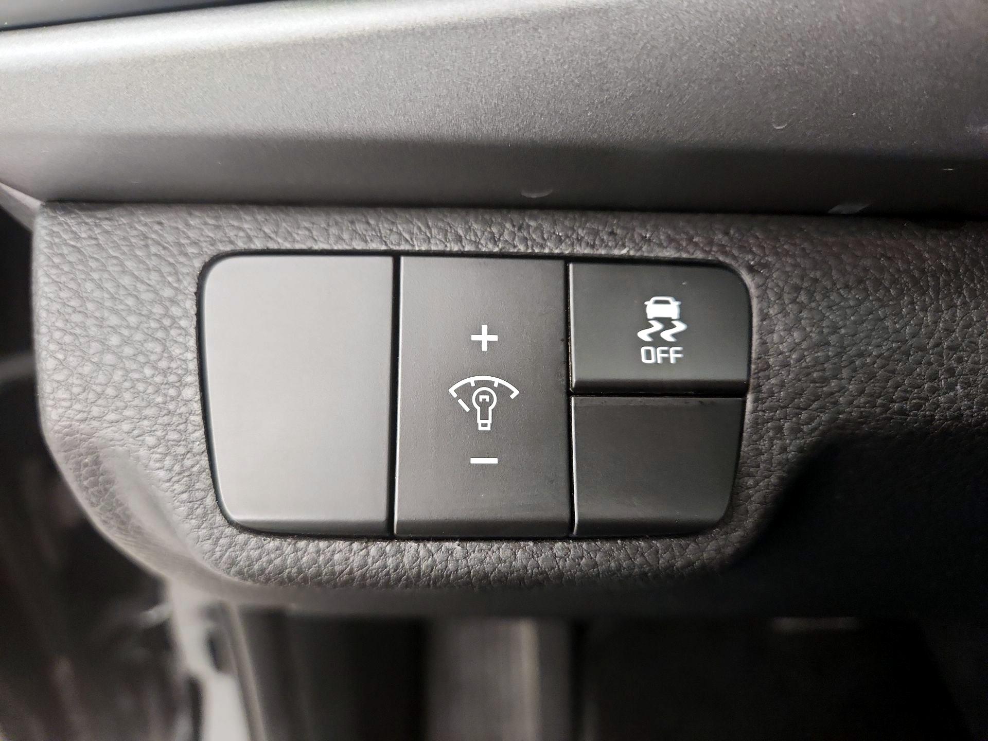 Thumbnail: 2023 Kia Rio - 13