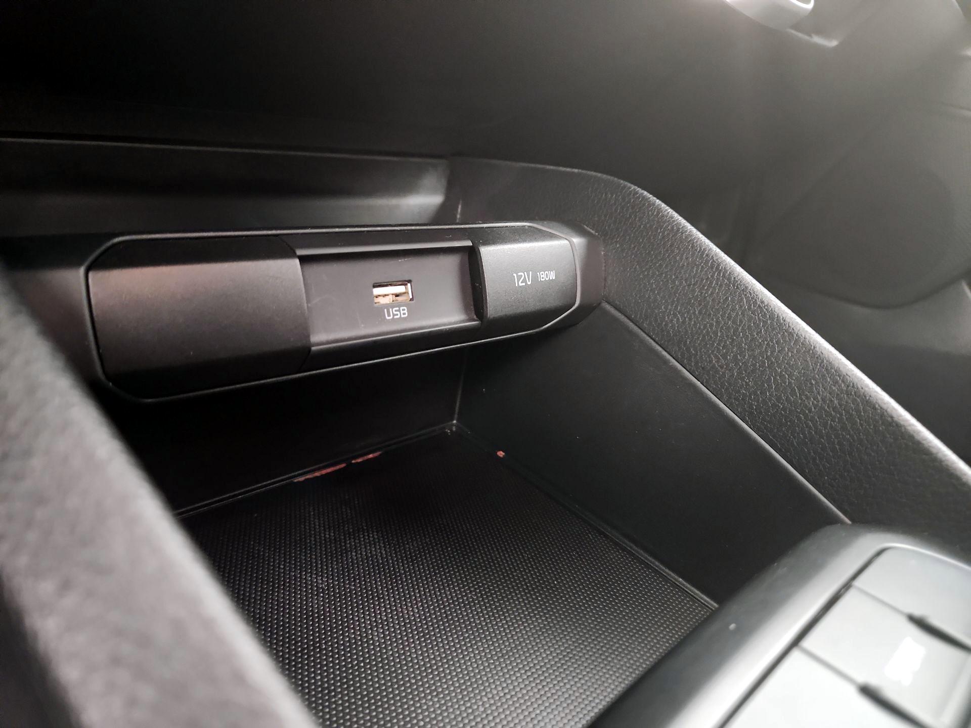 Thumbnail: 2023 Kia Rio - 18