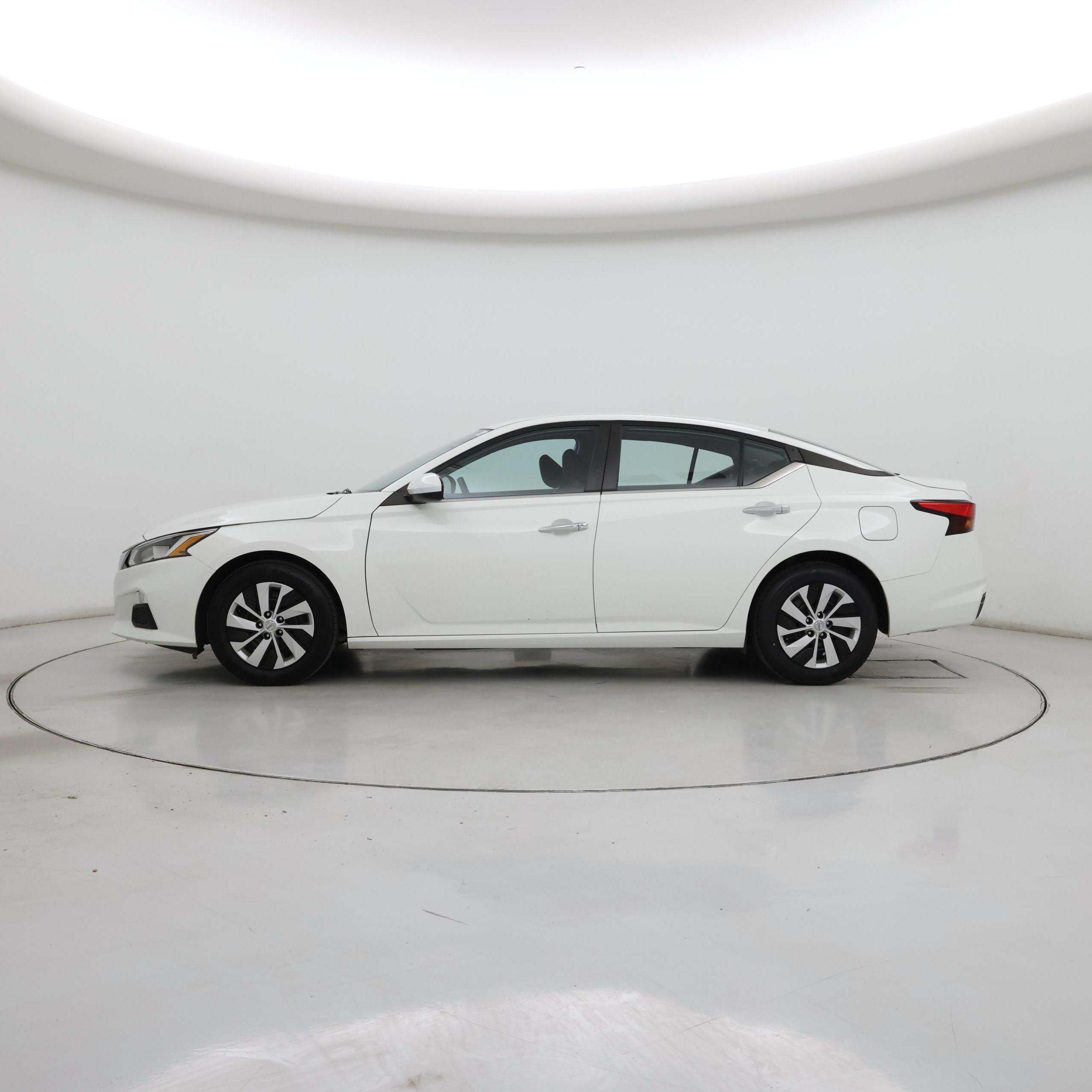 Thumbnail: 2021 Nissan Altima - 3