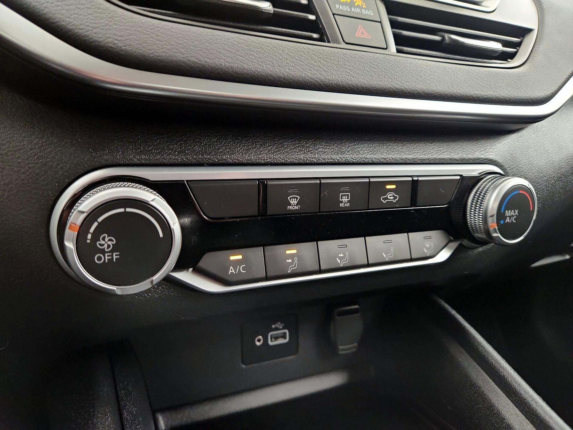 Thumbnail: 2021 Nissan Altima - 16