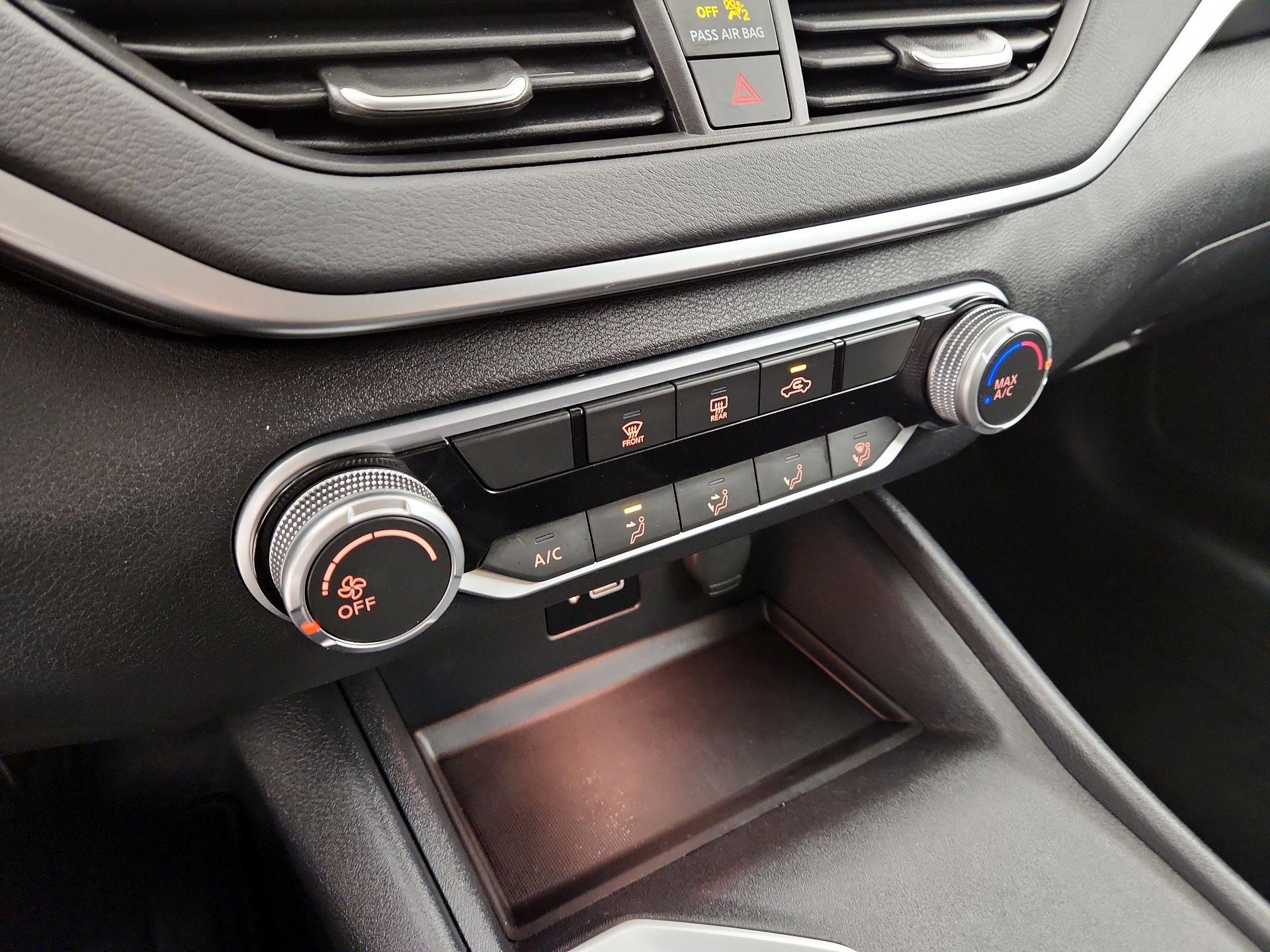 Thumbnail: 2021 Nissan Altima - 16