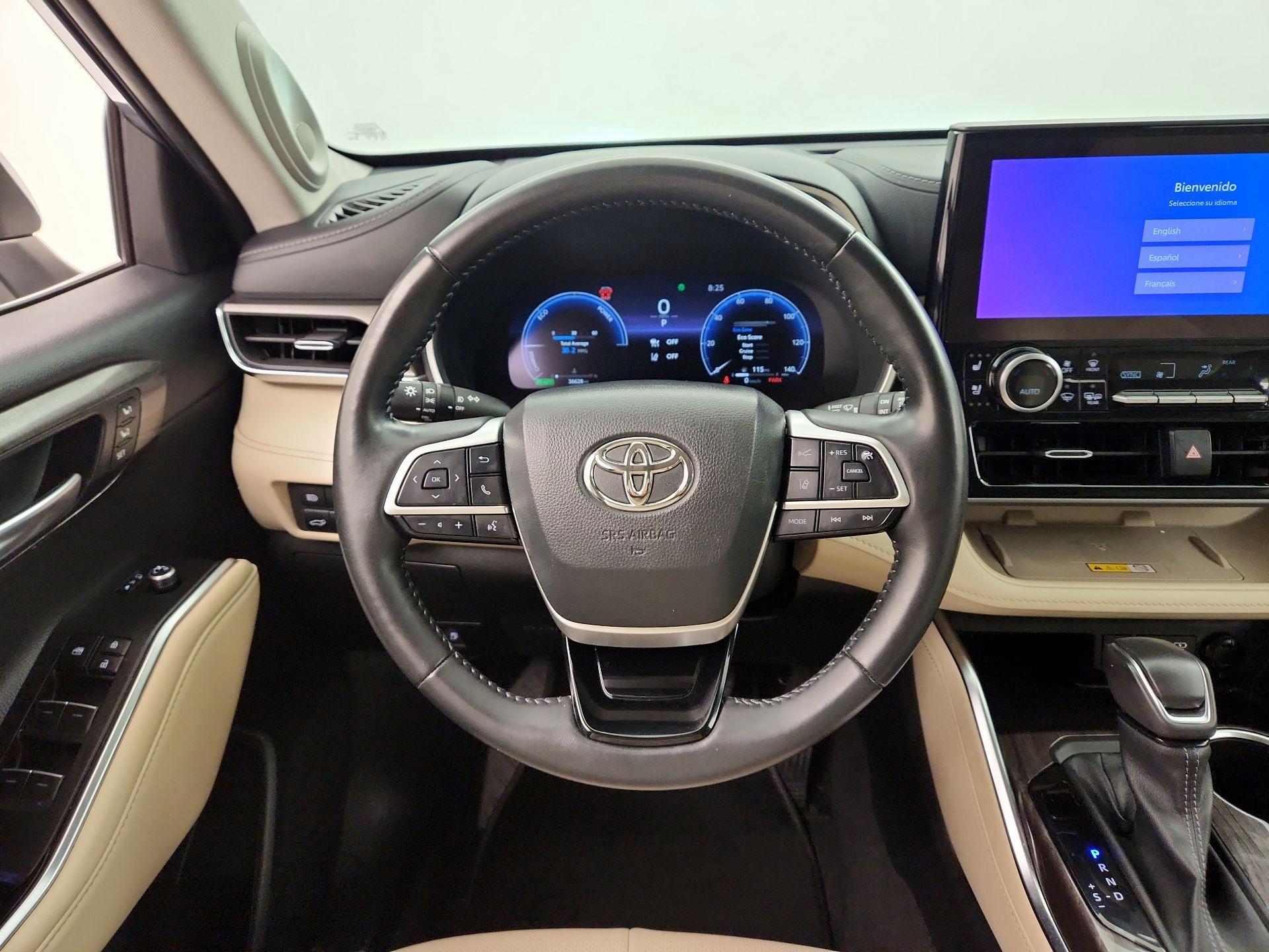 Thumbnail: 2023 Toyota Highlander - 10