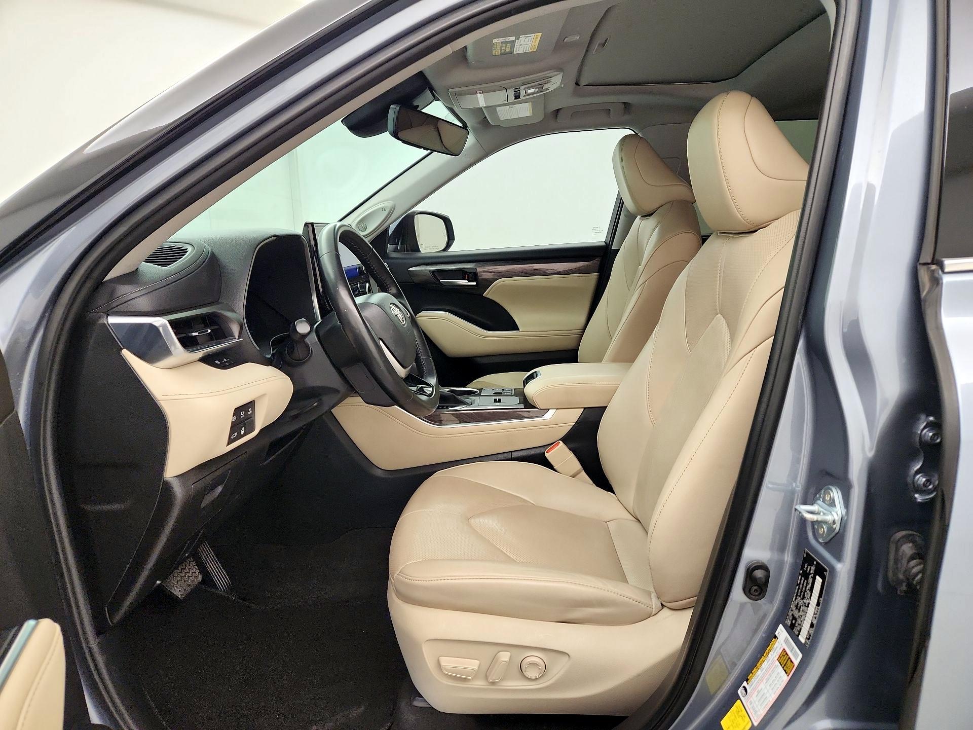 Thumbnail: 2023 Toyota Highlander - 11