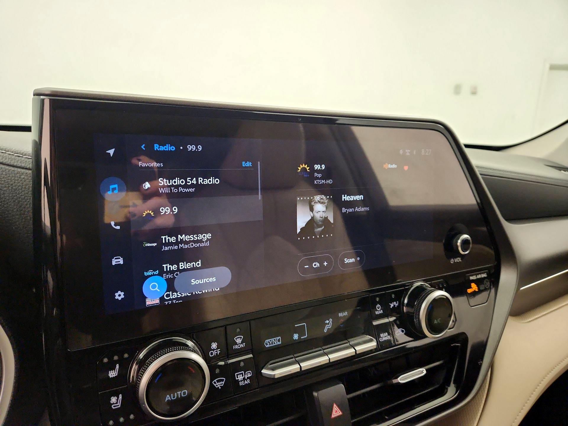 Thumbnail: 2023 Toyota Highlander - 15