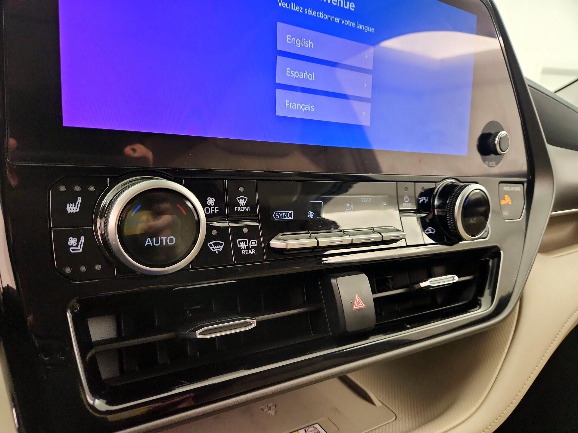 Thumbnail: 2023 Toyota Highlander - 16