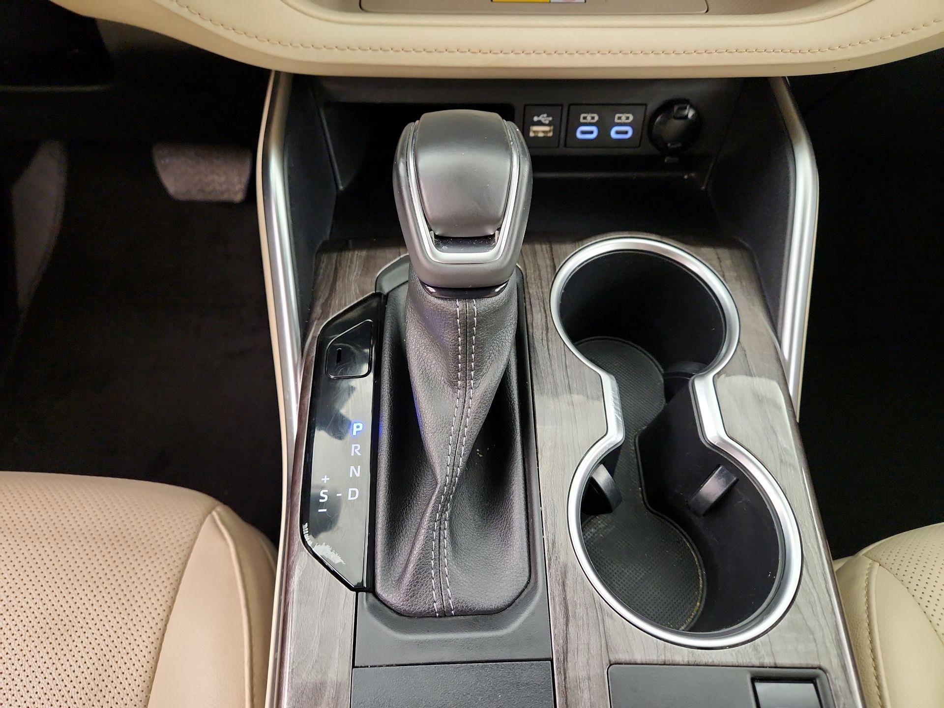 Thumbnail: 2023 Toyota Highlander - 17