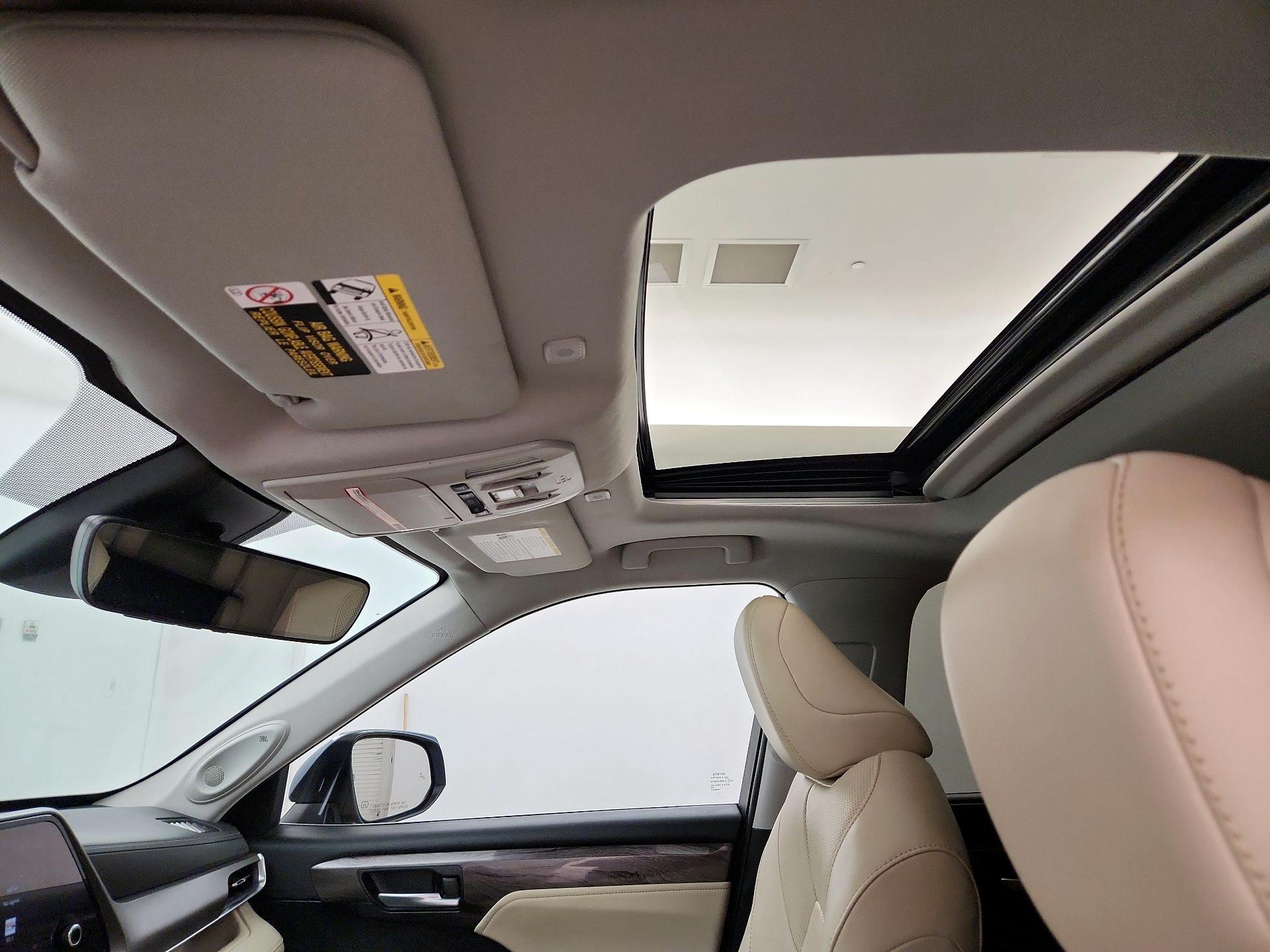 Thumbnail: 2023 Toyota Highlander - 19