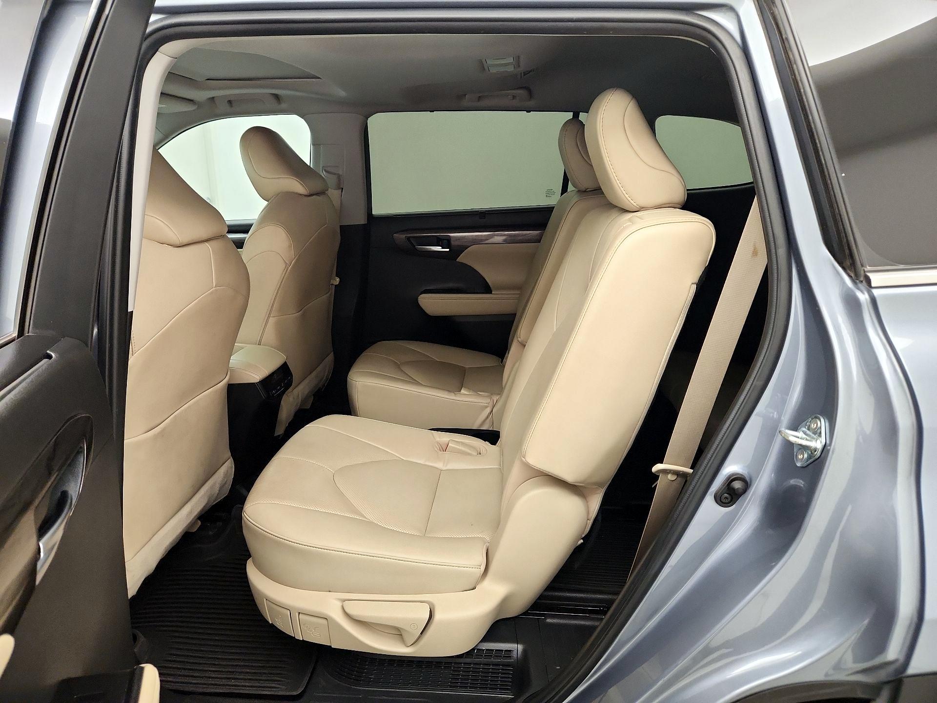 Thumbnail: 2023 Toyota Highlander - 20