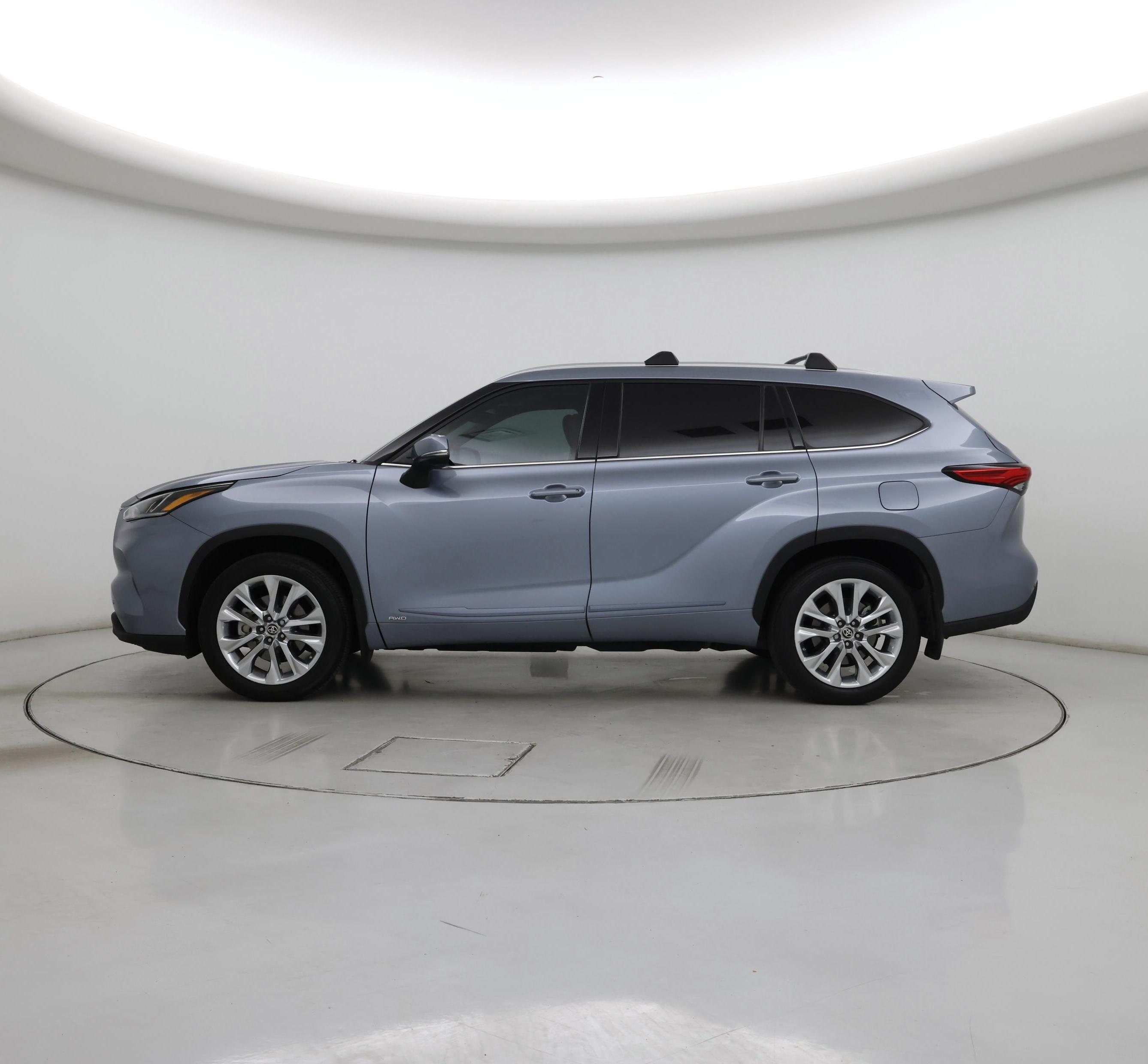 Thumbnail: 2023 Toyota Highlander - 3