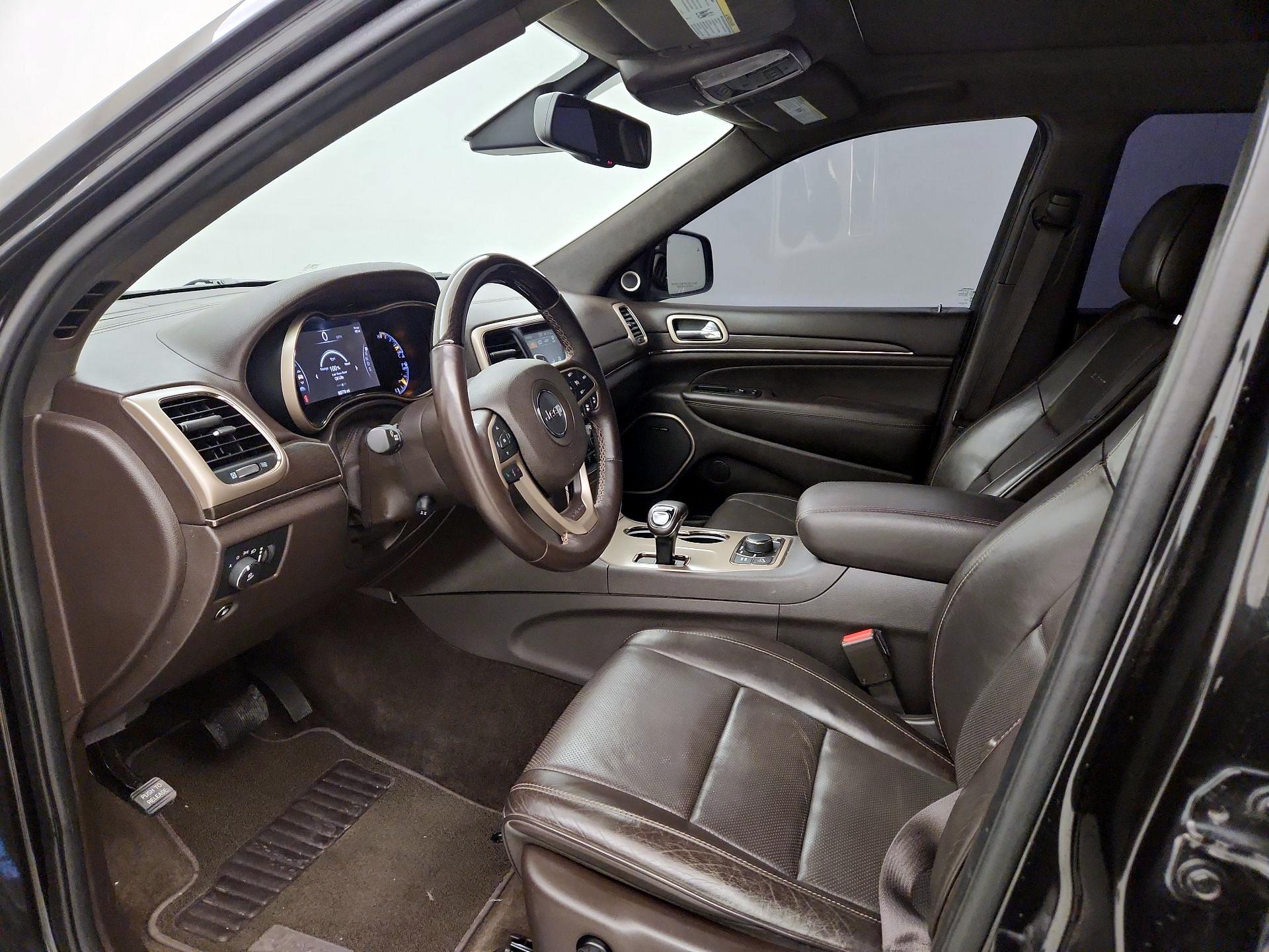 Thumbnail: 2015 Jeep Grand Cherokee - 11