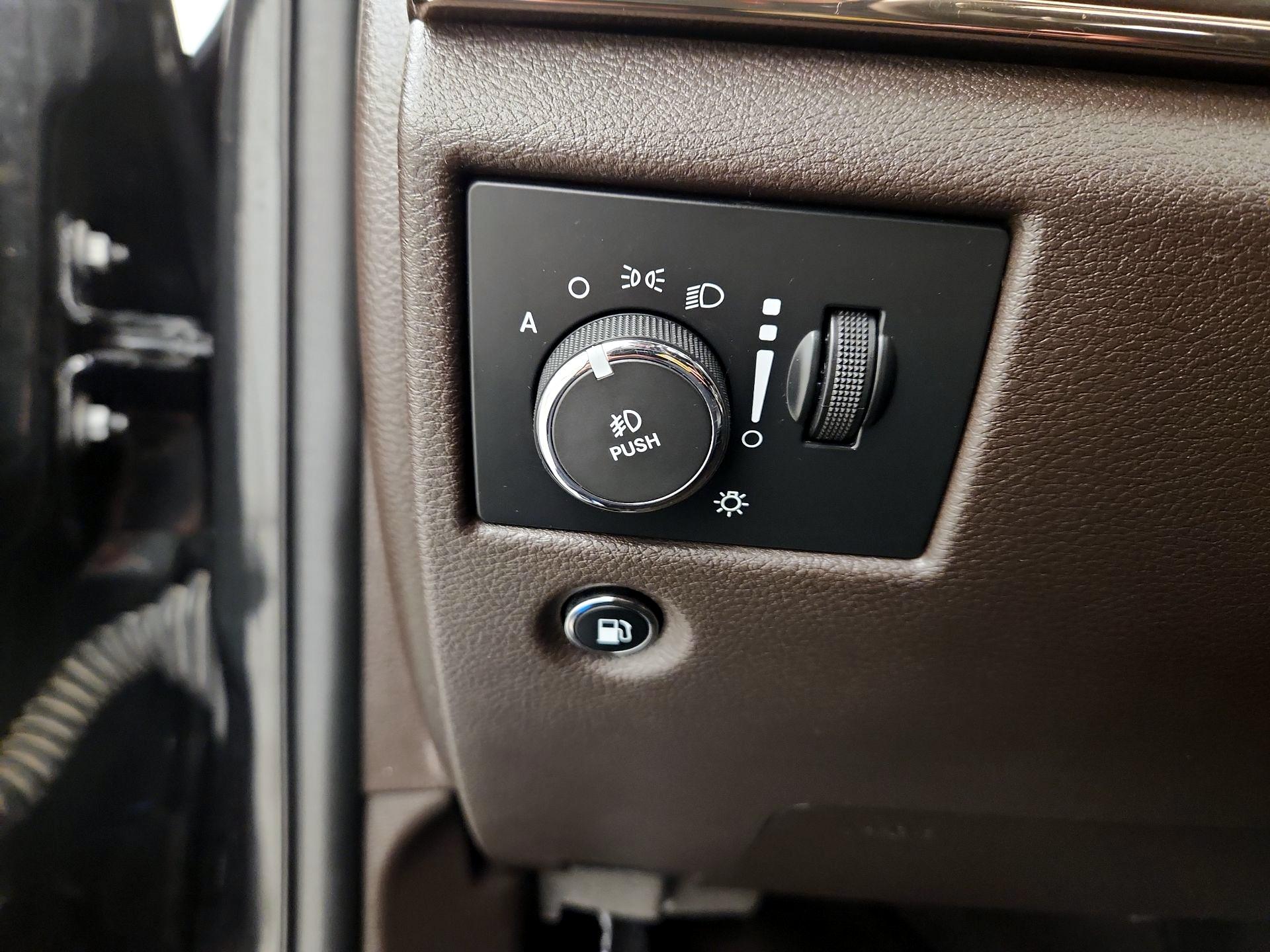 Thumbnail: 2015 Jeep Grand Cherokee - 13