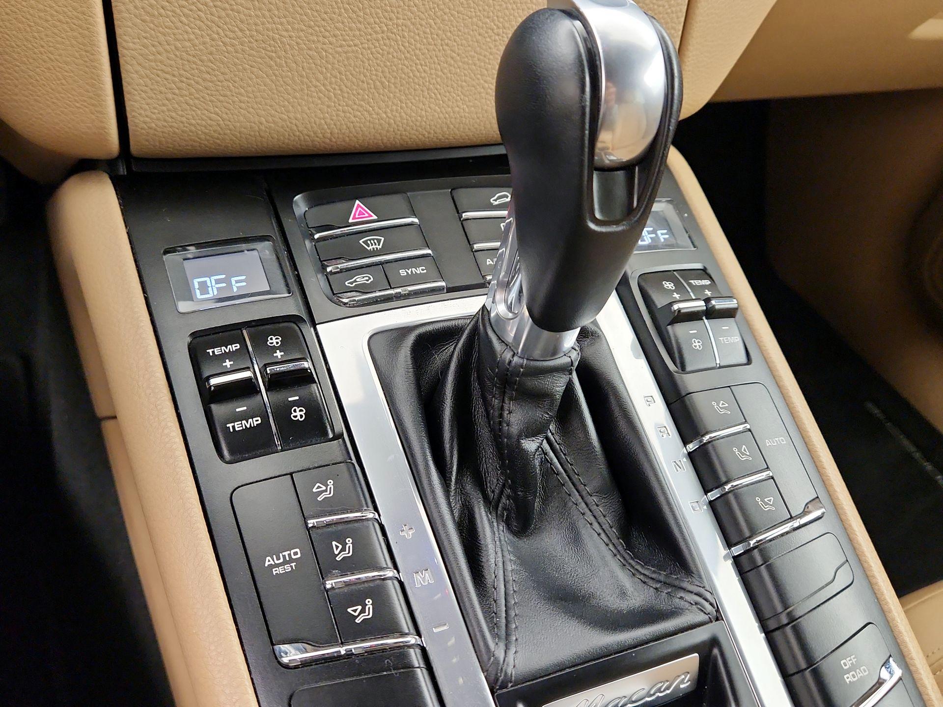 Thumbnail: 2017 Porsche Macan - 16