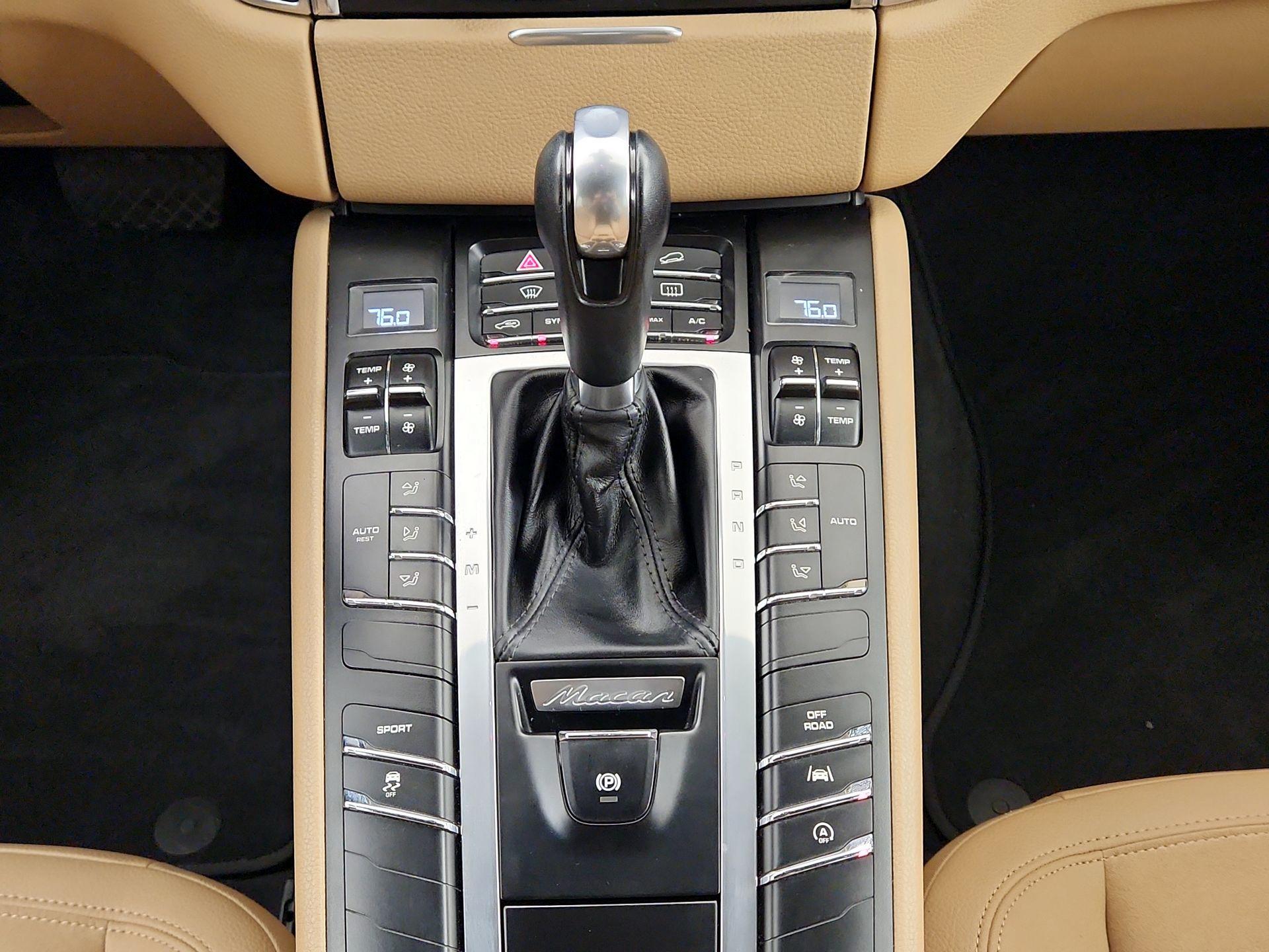 Thumbnail: 2017 Porsche Macan - 17