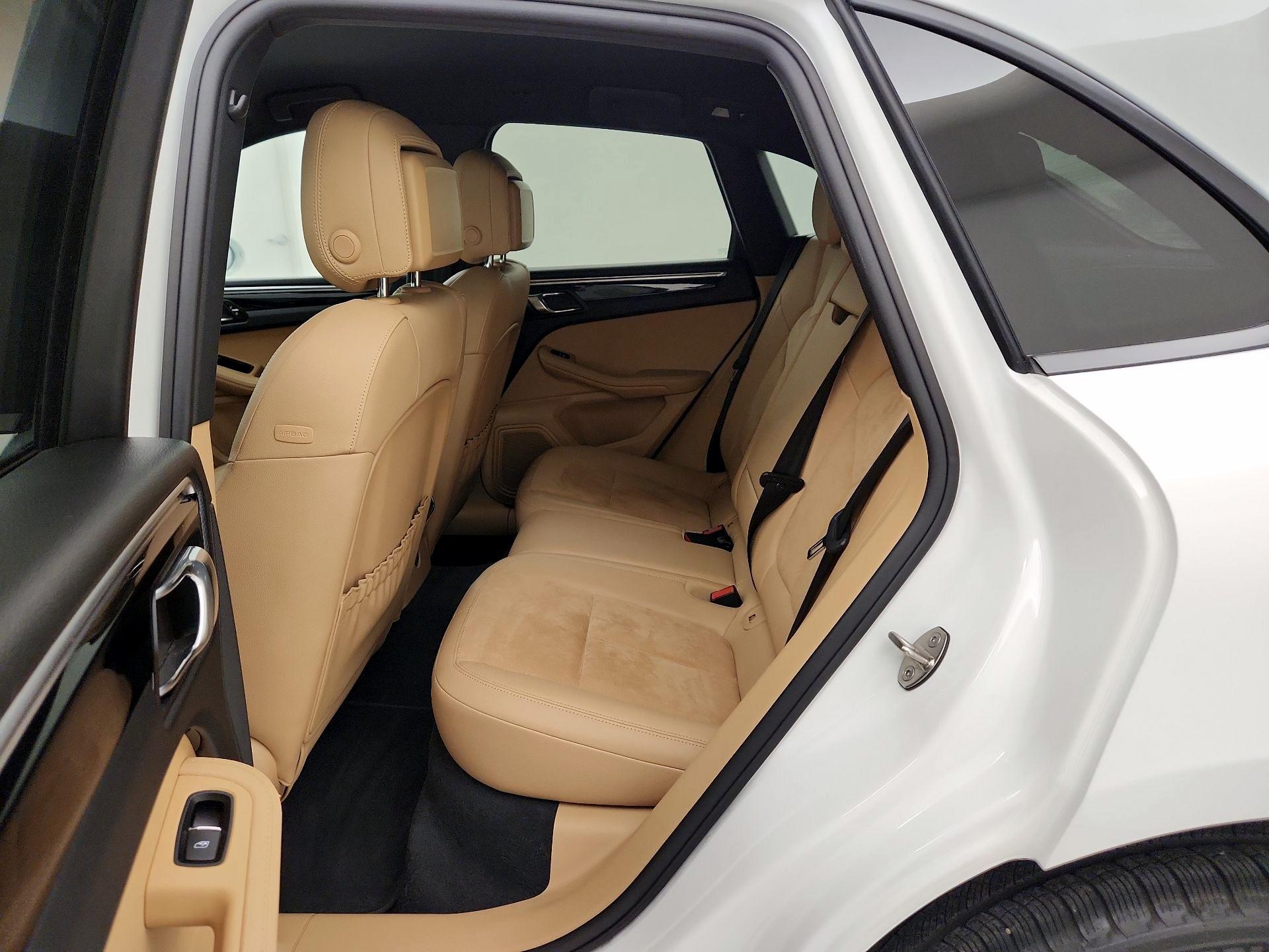 Thumbnail: 2017 Porsche Macan - 19