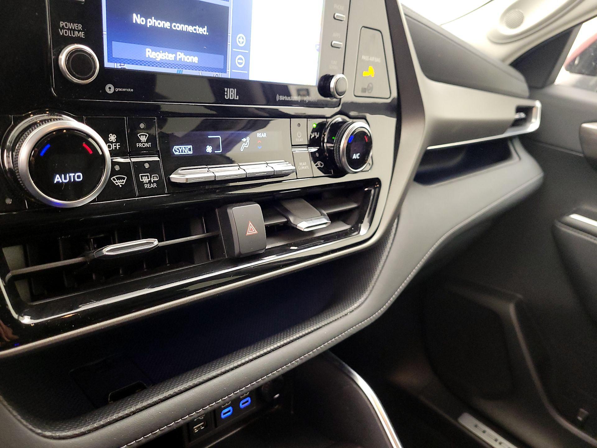 Thumbnail: 2022 Toyota Highlander - 17