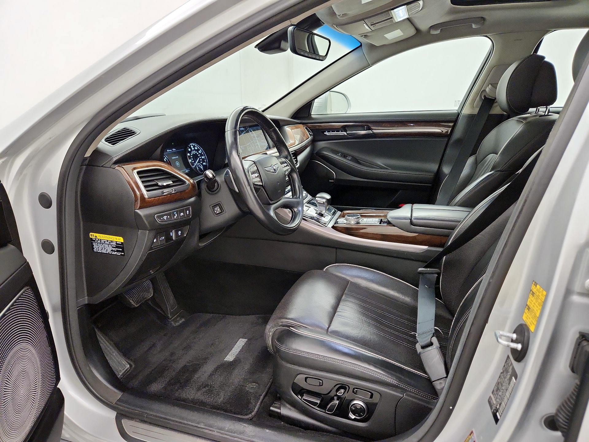 Thumbnail: 2019 Genesis G90 - 11