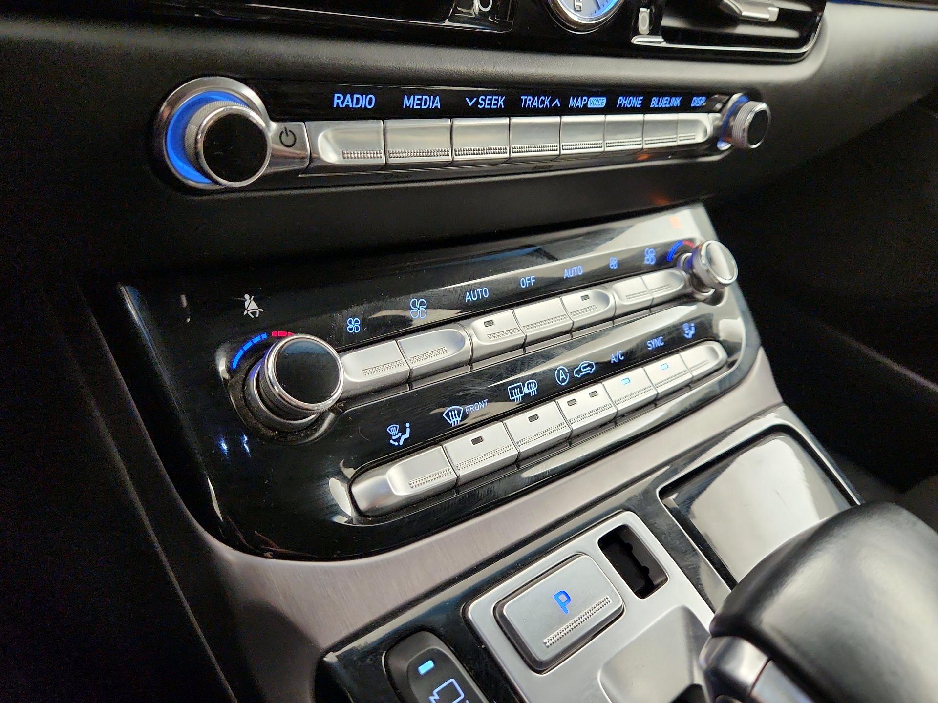 Thumbnail: 2019 Genesis G90 - 17