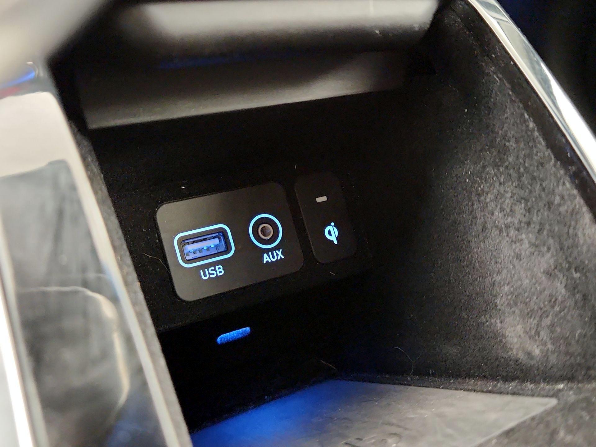 Thumbnail: 2019 Genesis G90 - 19