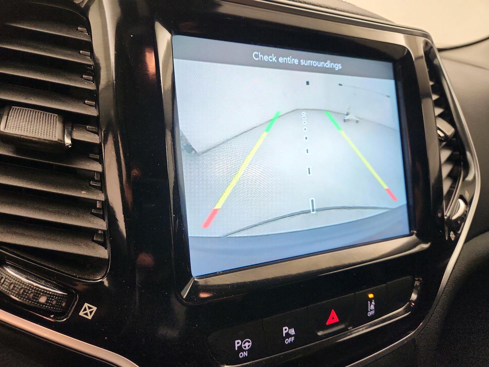 Thumbnail: 2021 Jeep Cherokee - 14