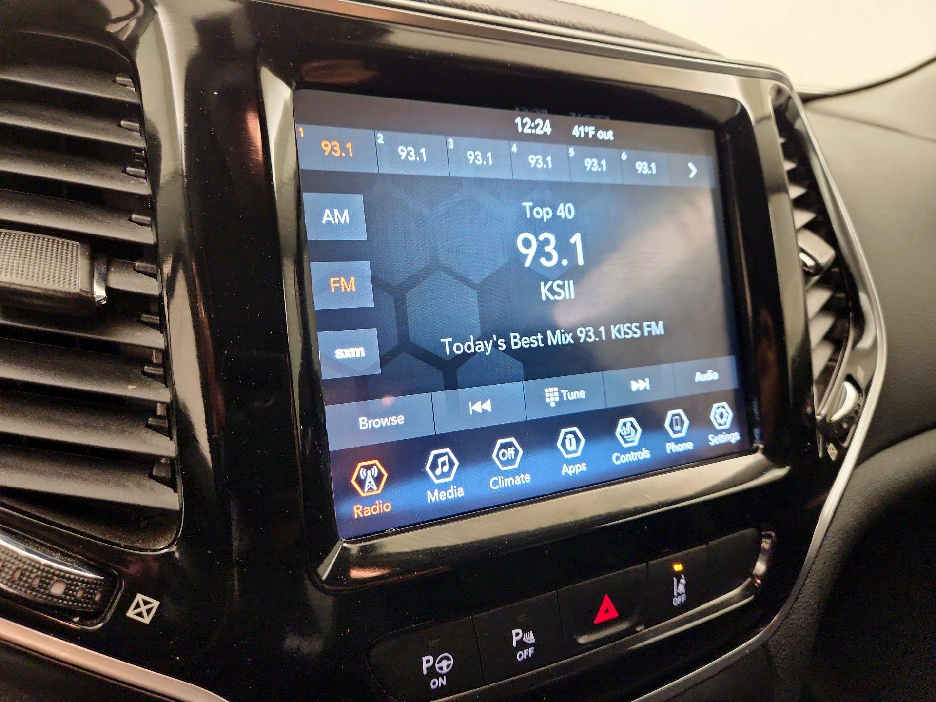 Thumbnail: 2021 Jeep Cherokee - 15