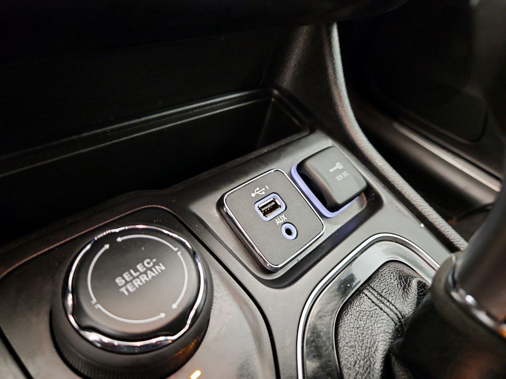 Thumbnail: 2021 Jeep Cherokee - 18