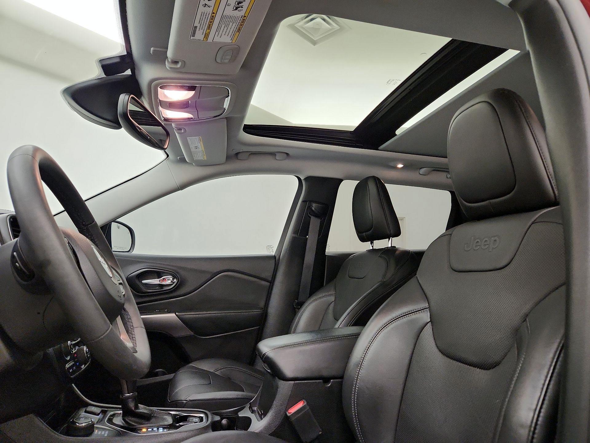 Thumbnail: 2021 Jeep Cherokee - 19