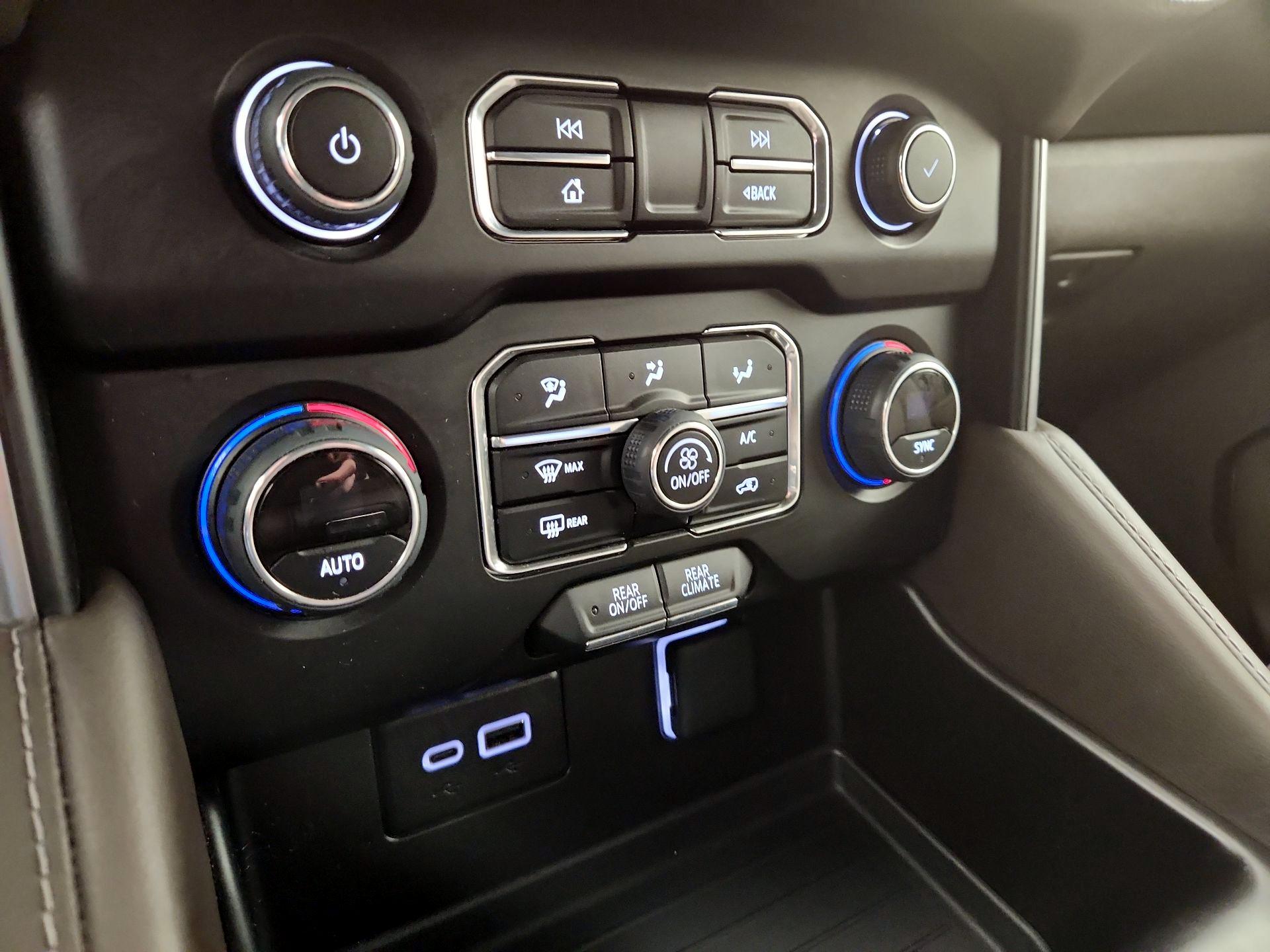 Thumbnail: 2024 Chevrolet Tahoe - 16