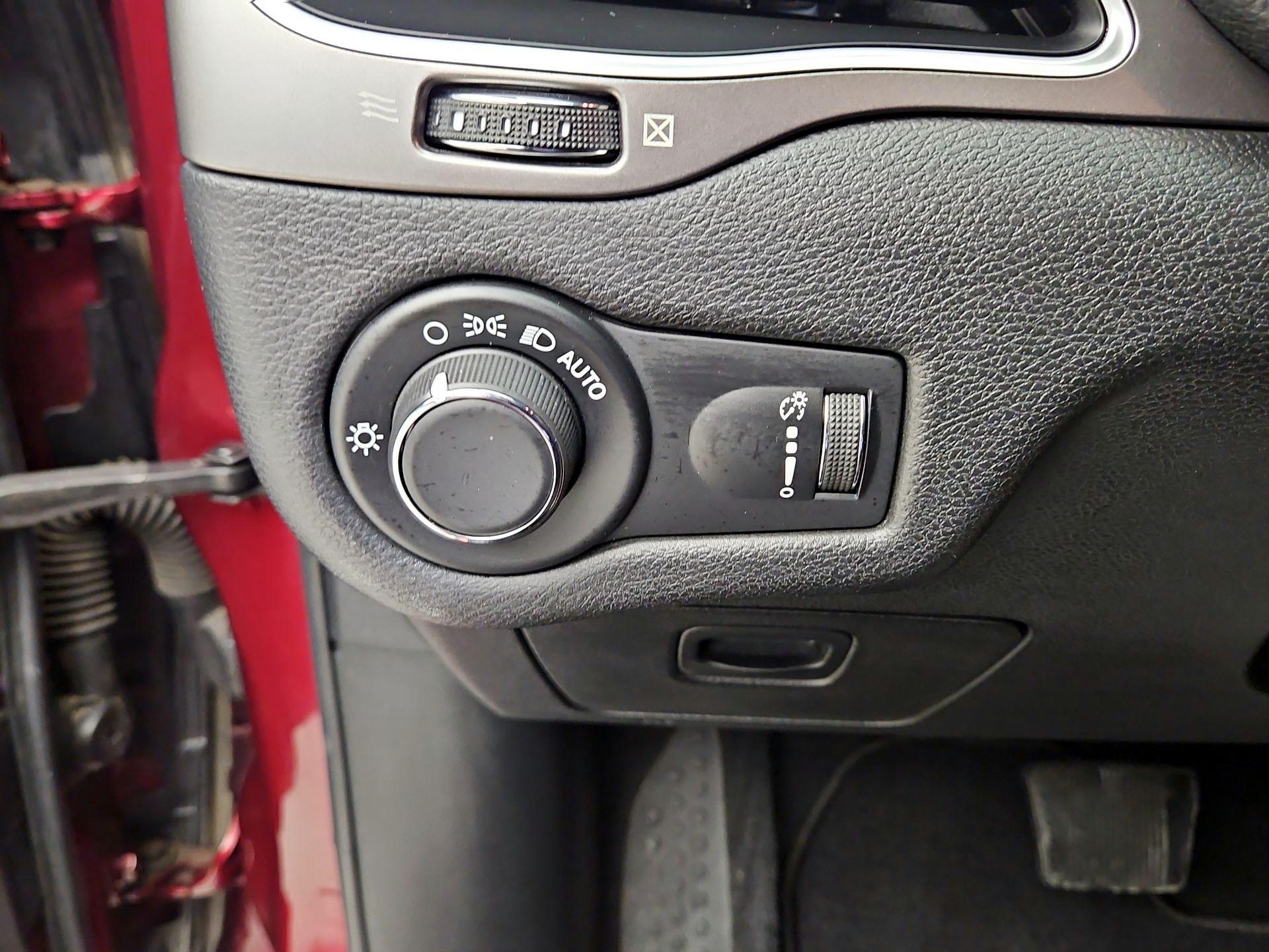 Thumbnail: 2020 Jeep Cherokee - 13