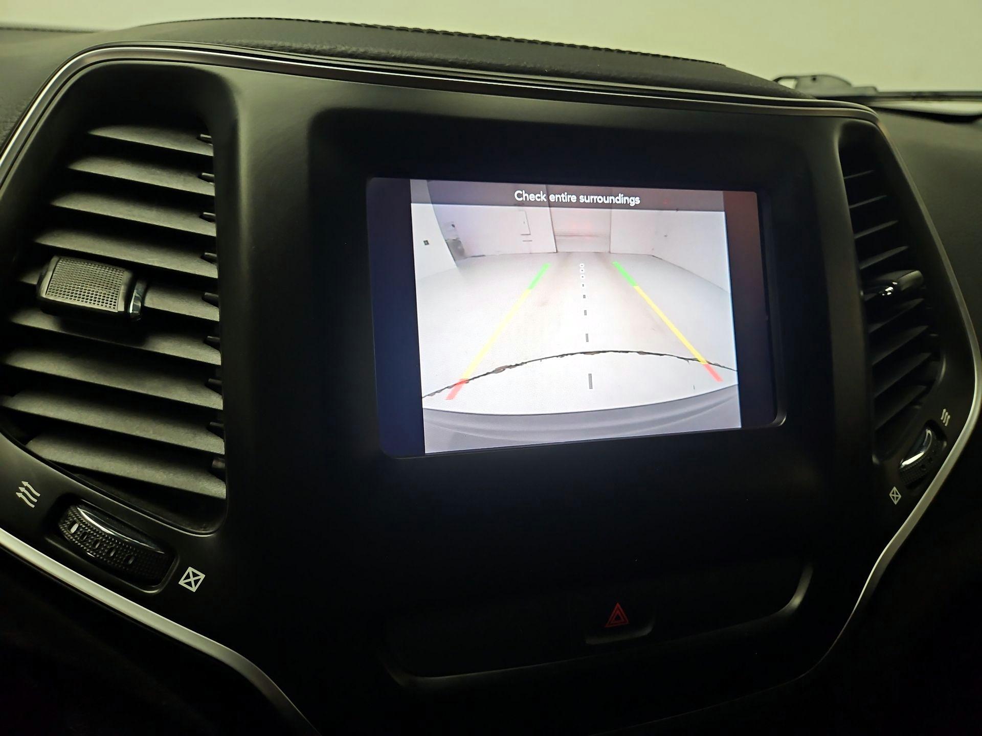 Thumbnail: 2020 Jeep Cherokee - 14