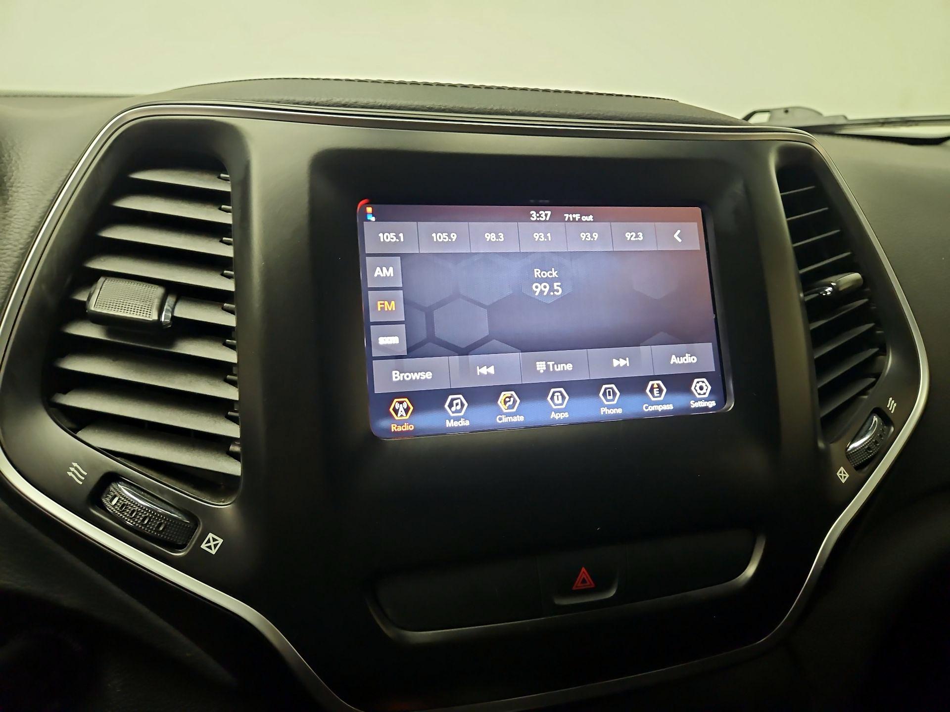 Thumbnail: 2020 Jeep Cherokee - 15