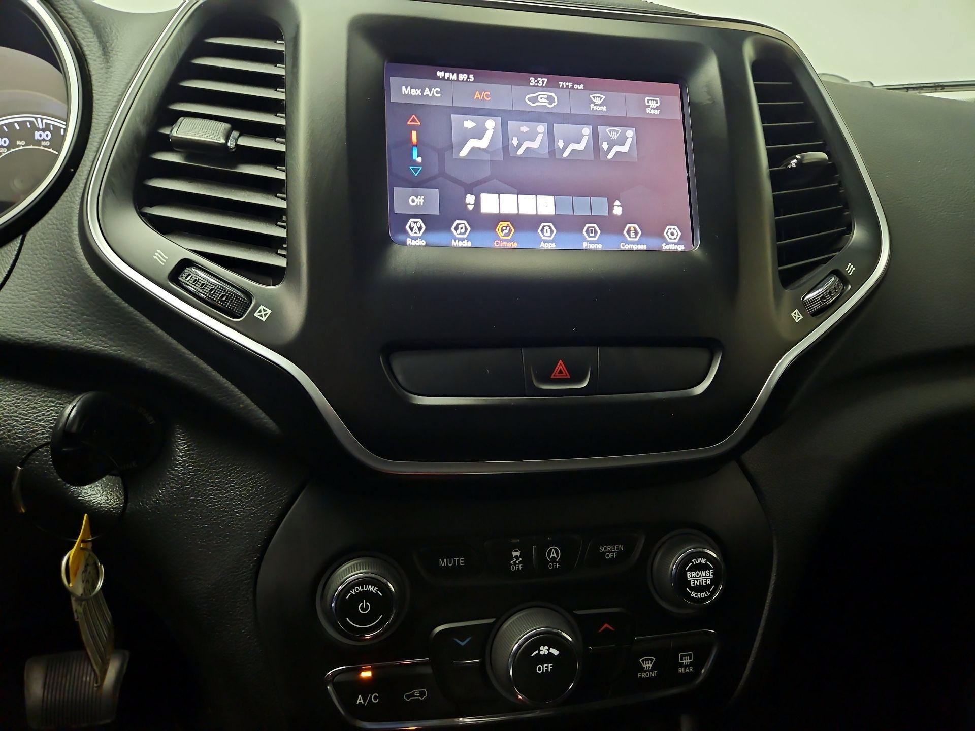 Thumbnail: 2020 Jeep Cherokee - 16