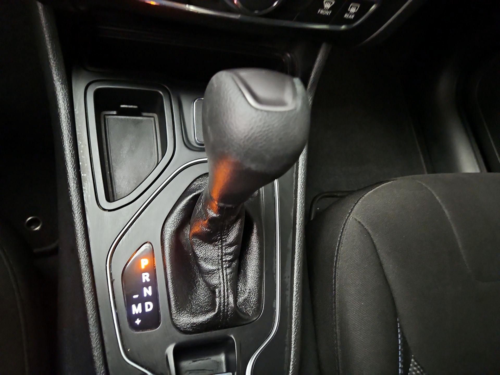 Thumbnail: 2020 Jeep Cherokee - 17