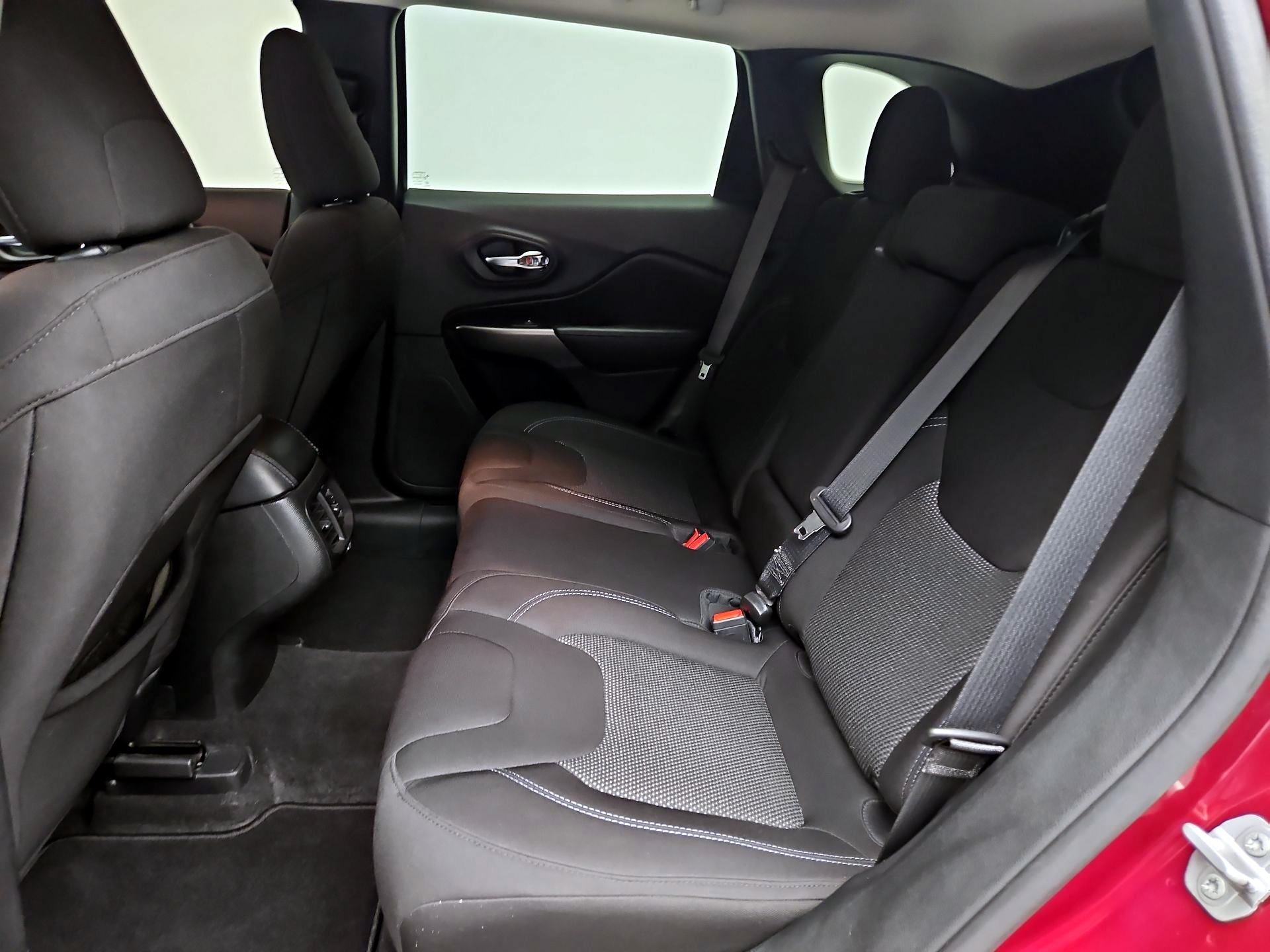 Thumbnail: 2020 Jeep Cherokee - 19