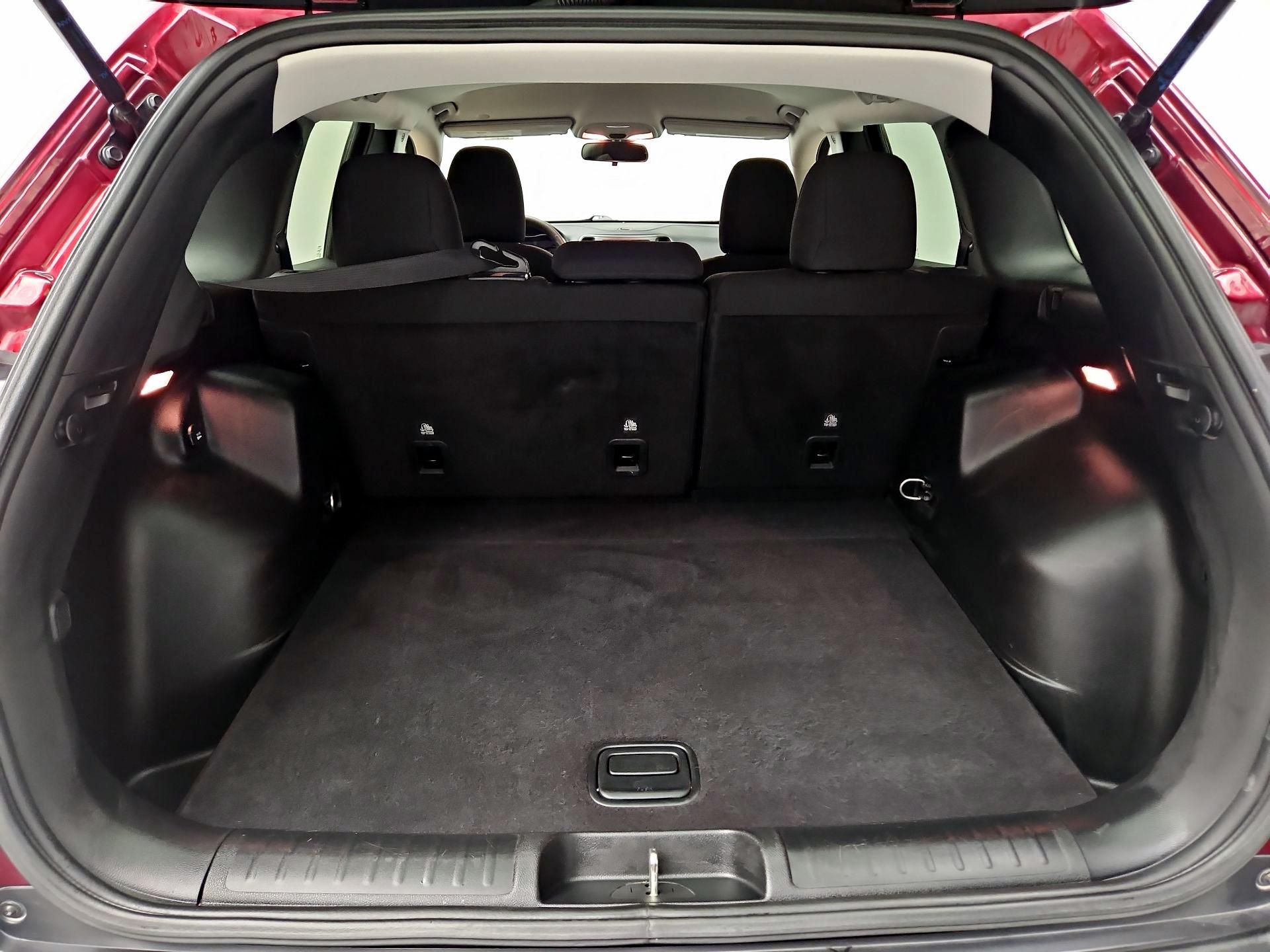 Thumbnail: 2020 Jeep Cherokee - 20