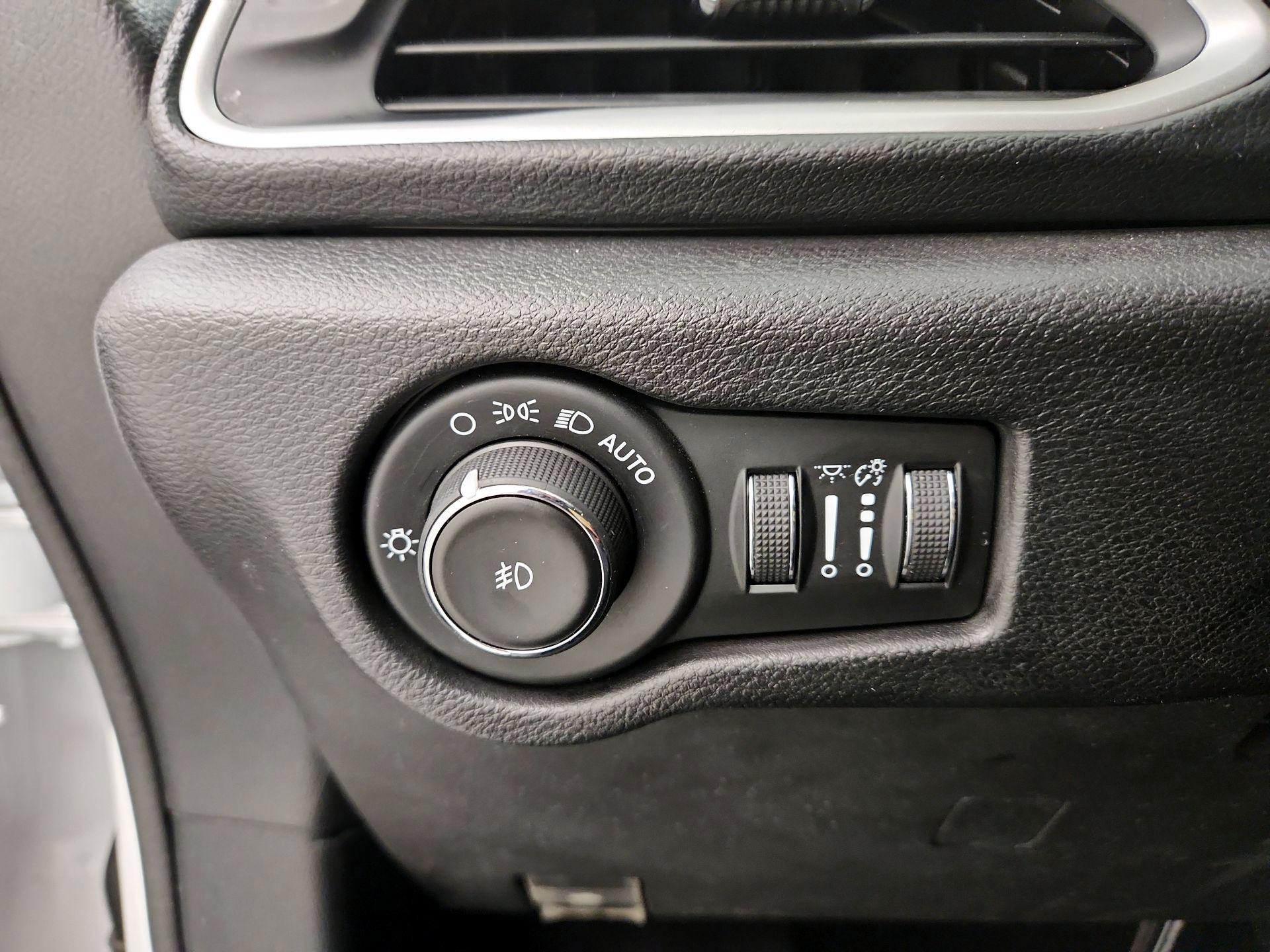 Thumbnail: 2020 Chrysler Pacifica - 13