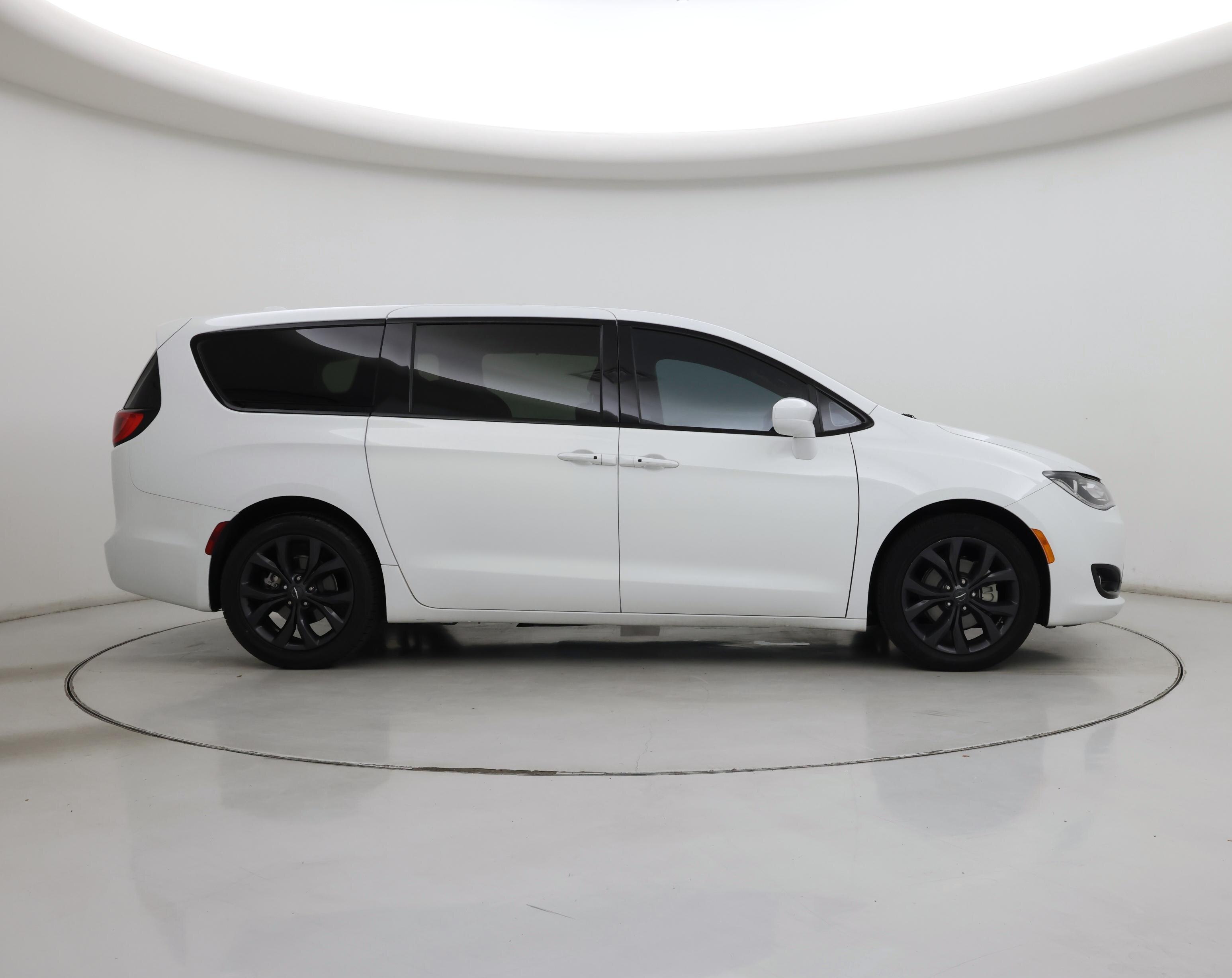 Thumbnail: 2020 Chrysler Pacifica - 7