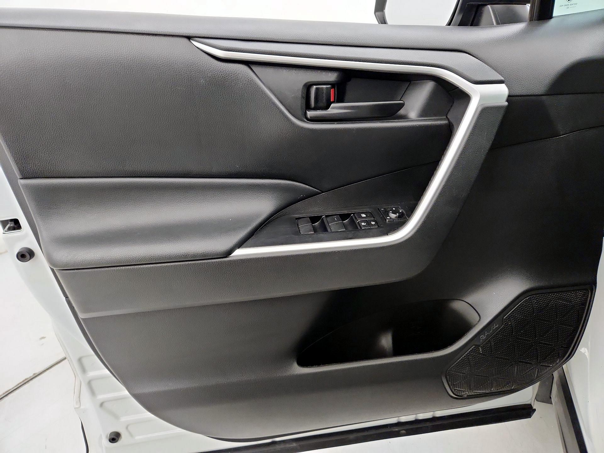 Thumbnail: 2022 Toyota RAV4 - 12