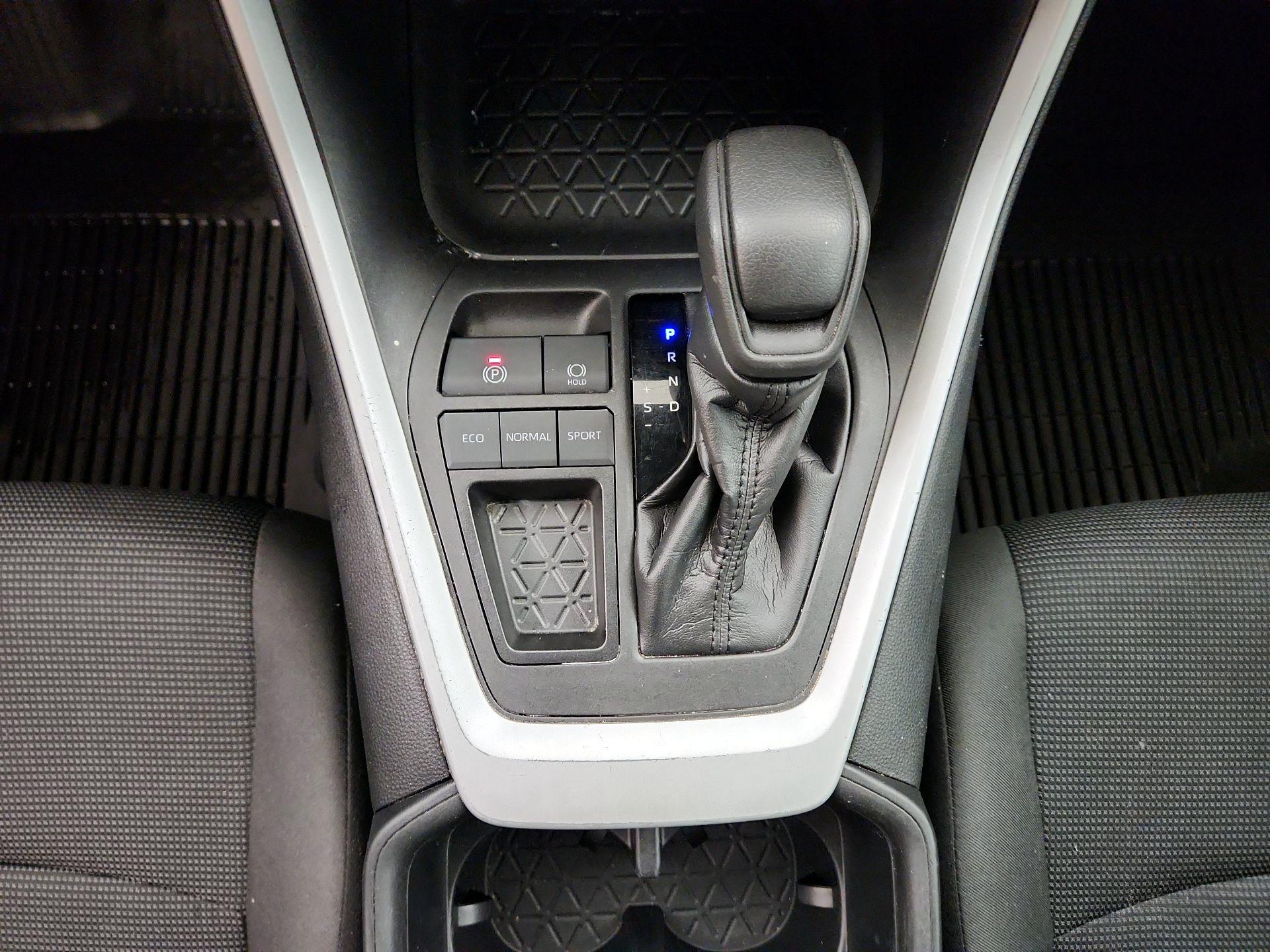 Thumbnail: 2022 Toyota RAV4 - 16