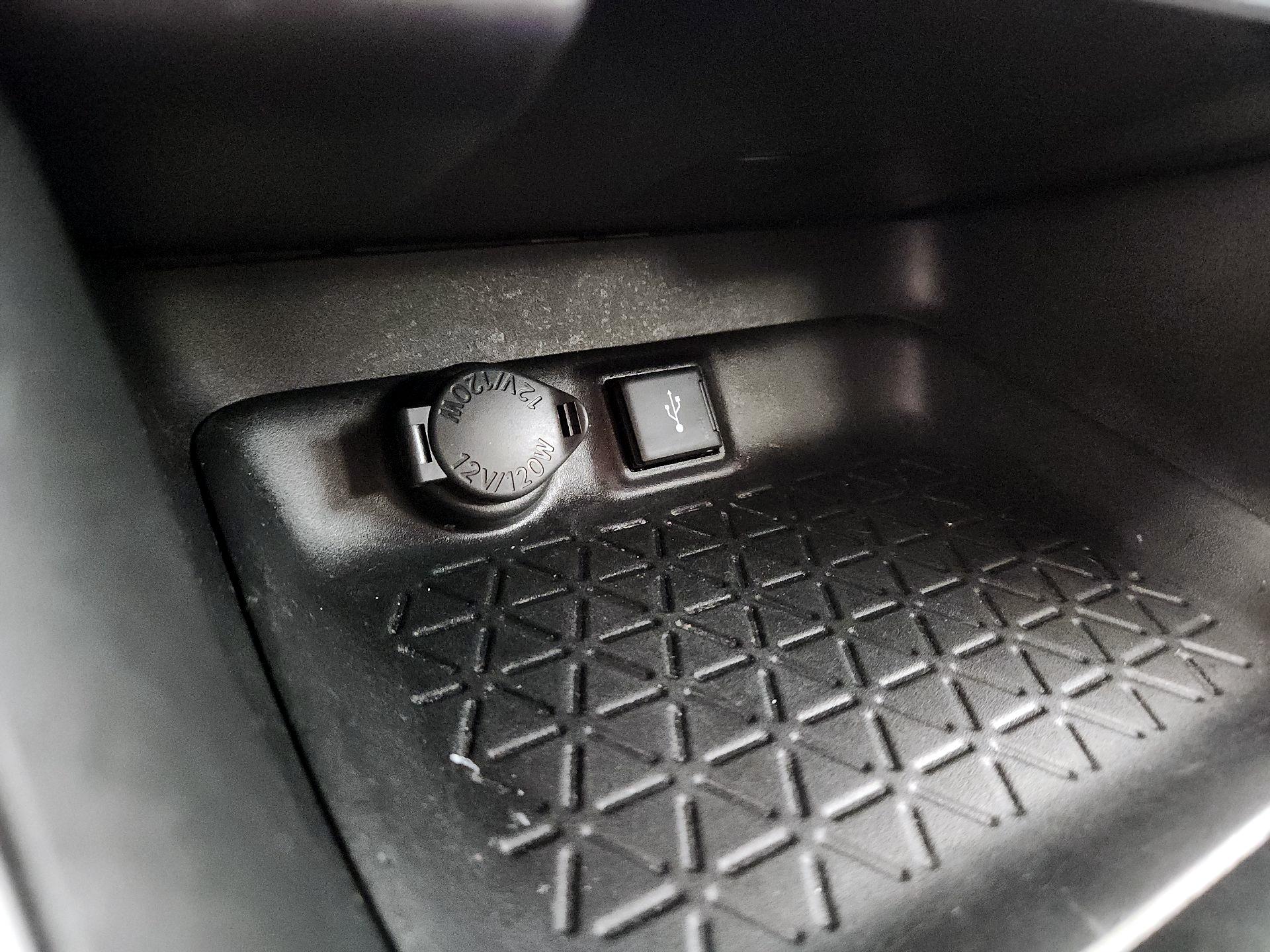 Thumbnail: 2022 Toyota RAV4 - 17