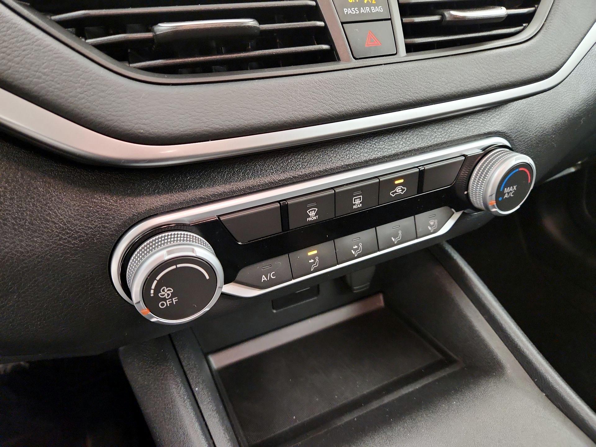 Thumbnail: 2021 Nissan Altima - 16