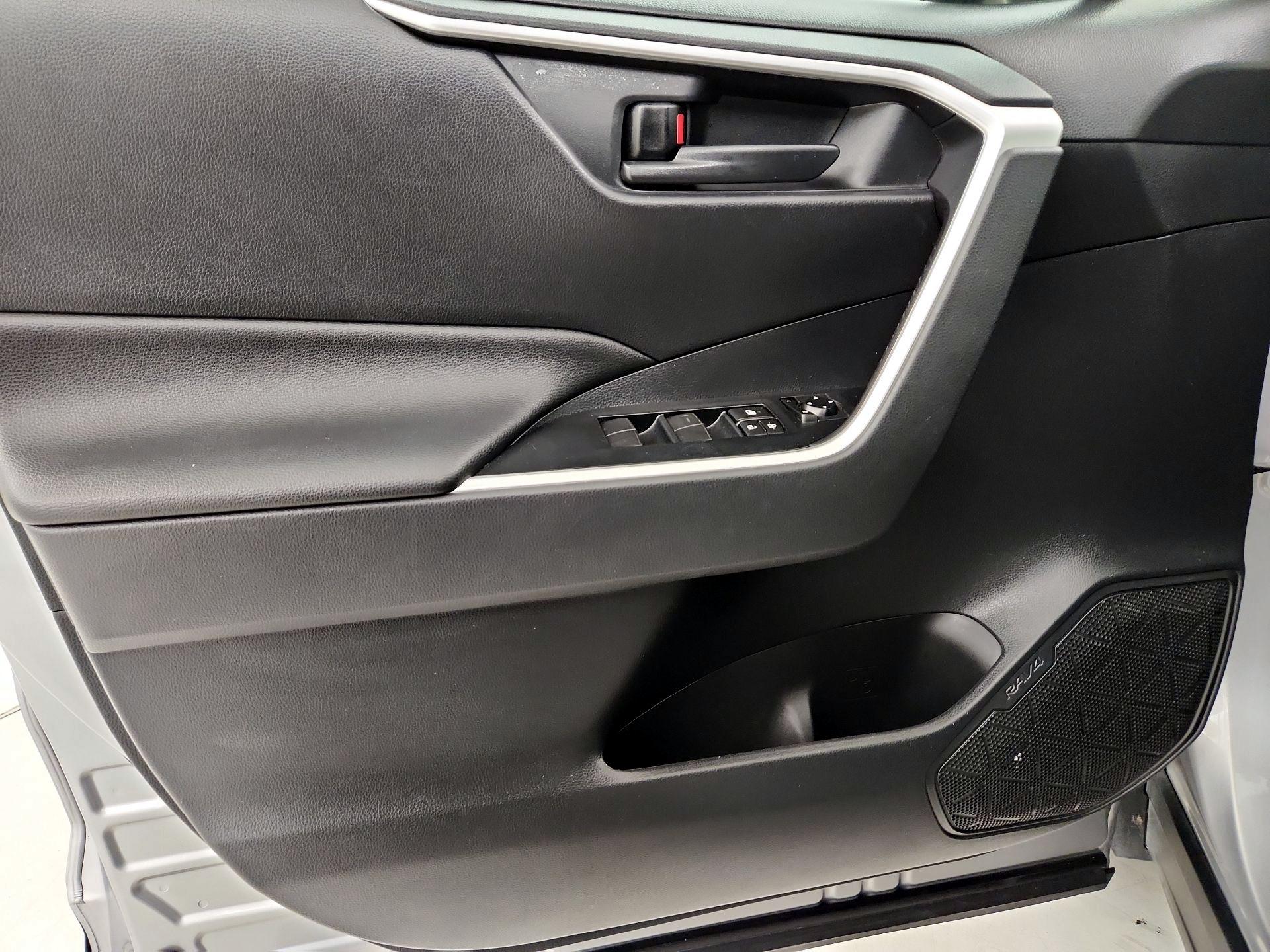 Thumbnail: 2019 Toyota RAV4 - 12