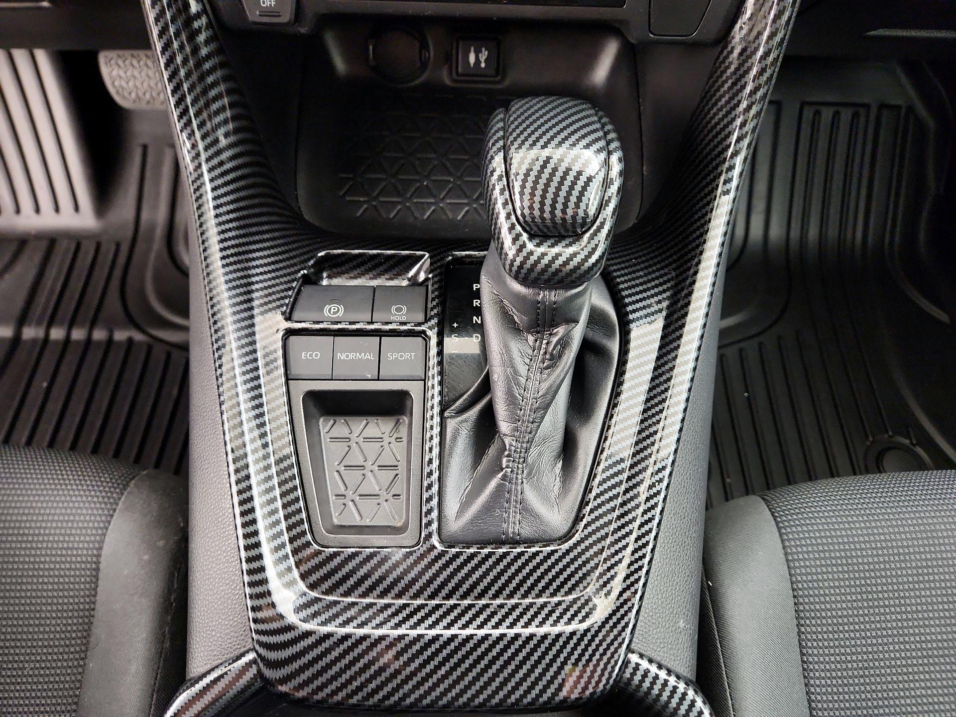 Thumbnail: 2019 Toyota RAV4 - 18