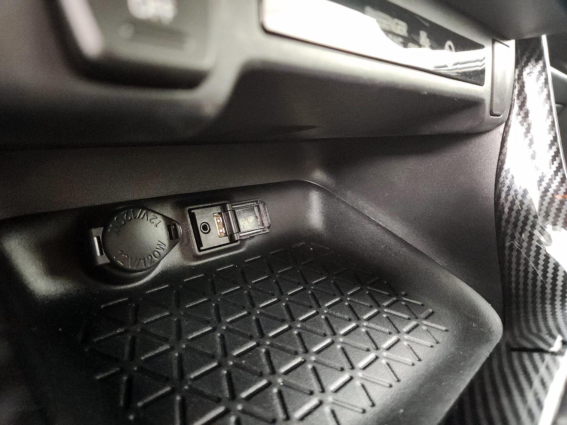 Thumbnail: 2019 Toyota RAV4 - 19