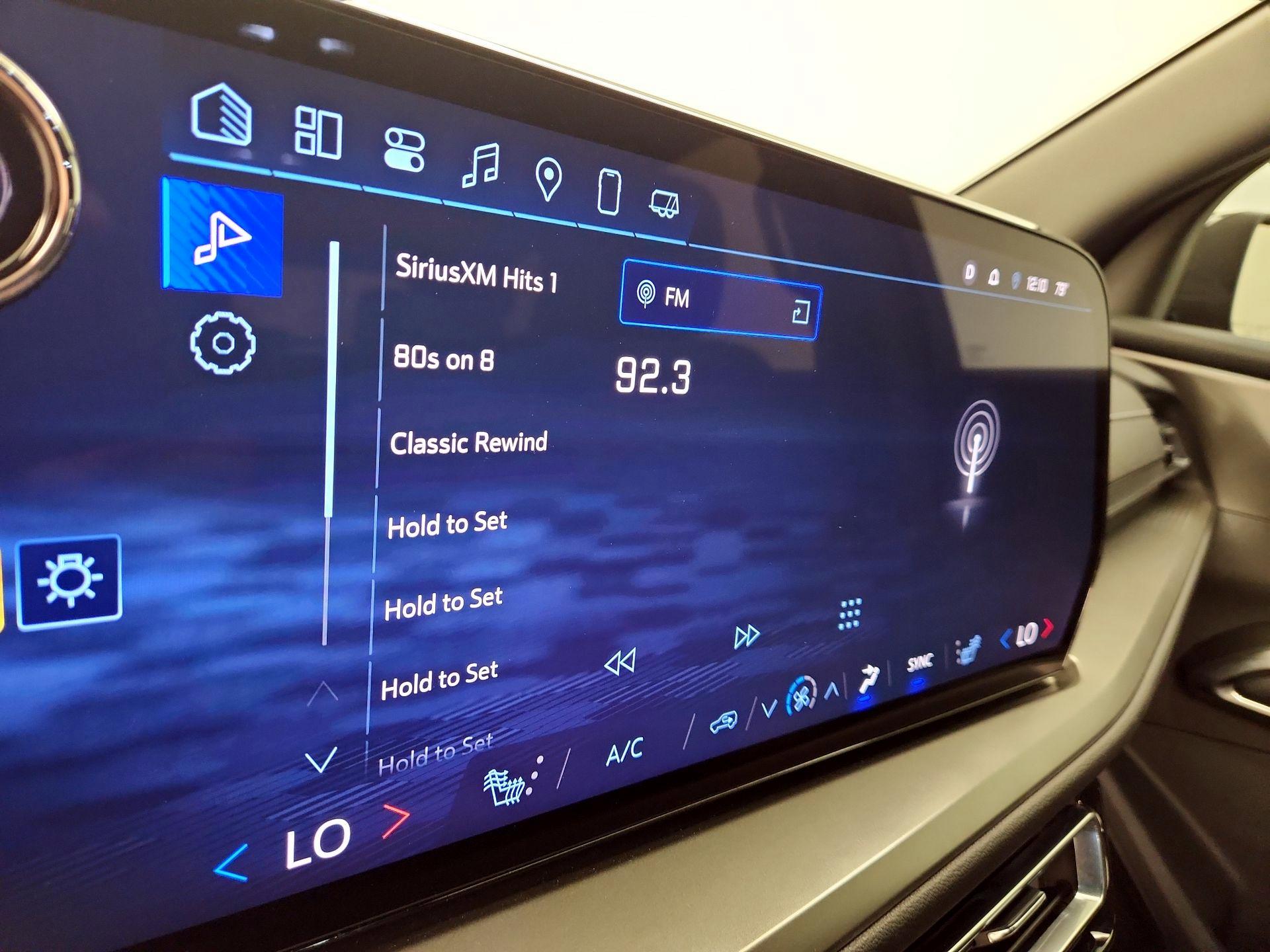 Thumbnail: 2025 Chevrolet Traverse - 16