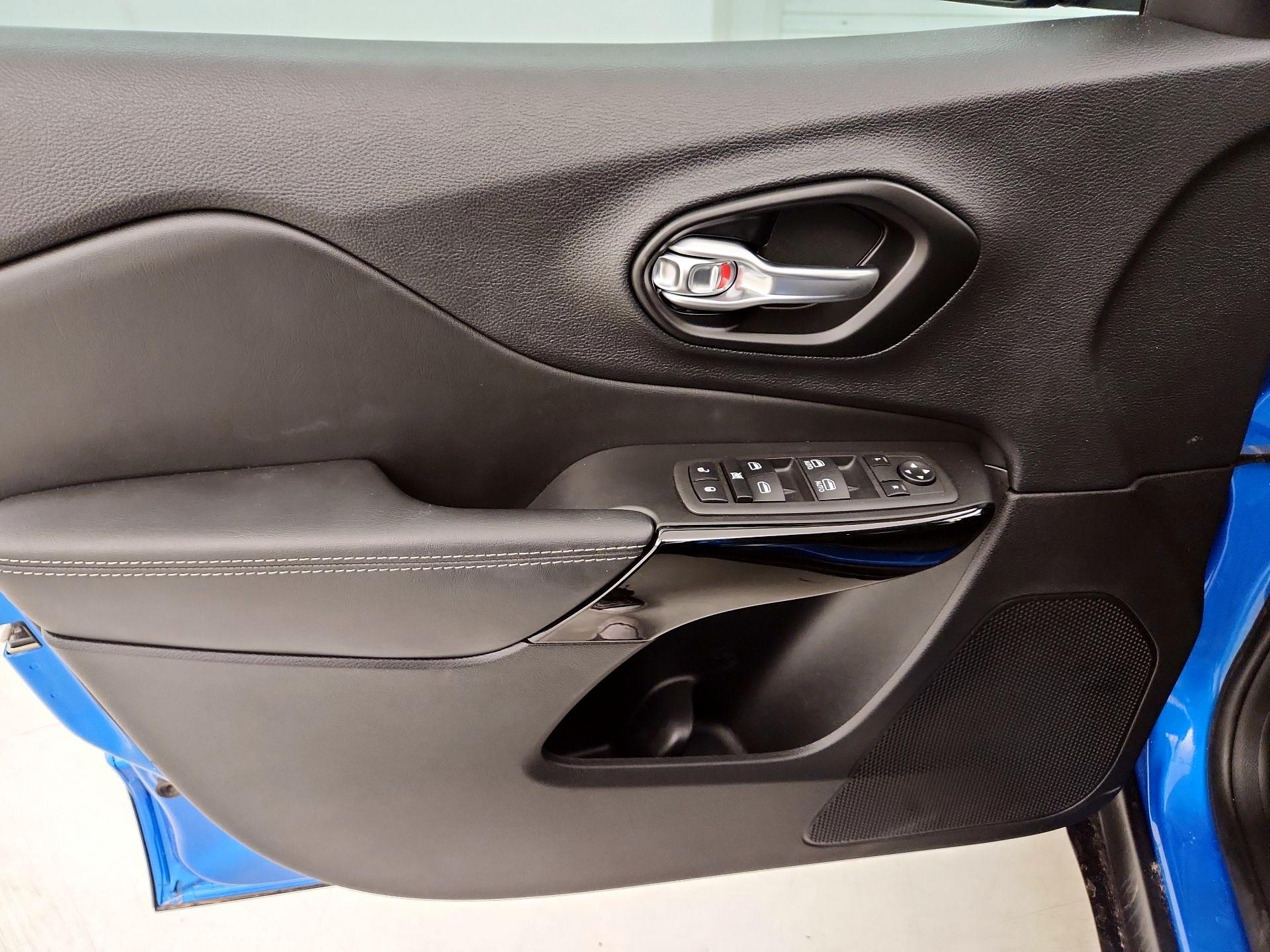 Thumbnail: 2023 Jeep Cherokee - 12