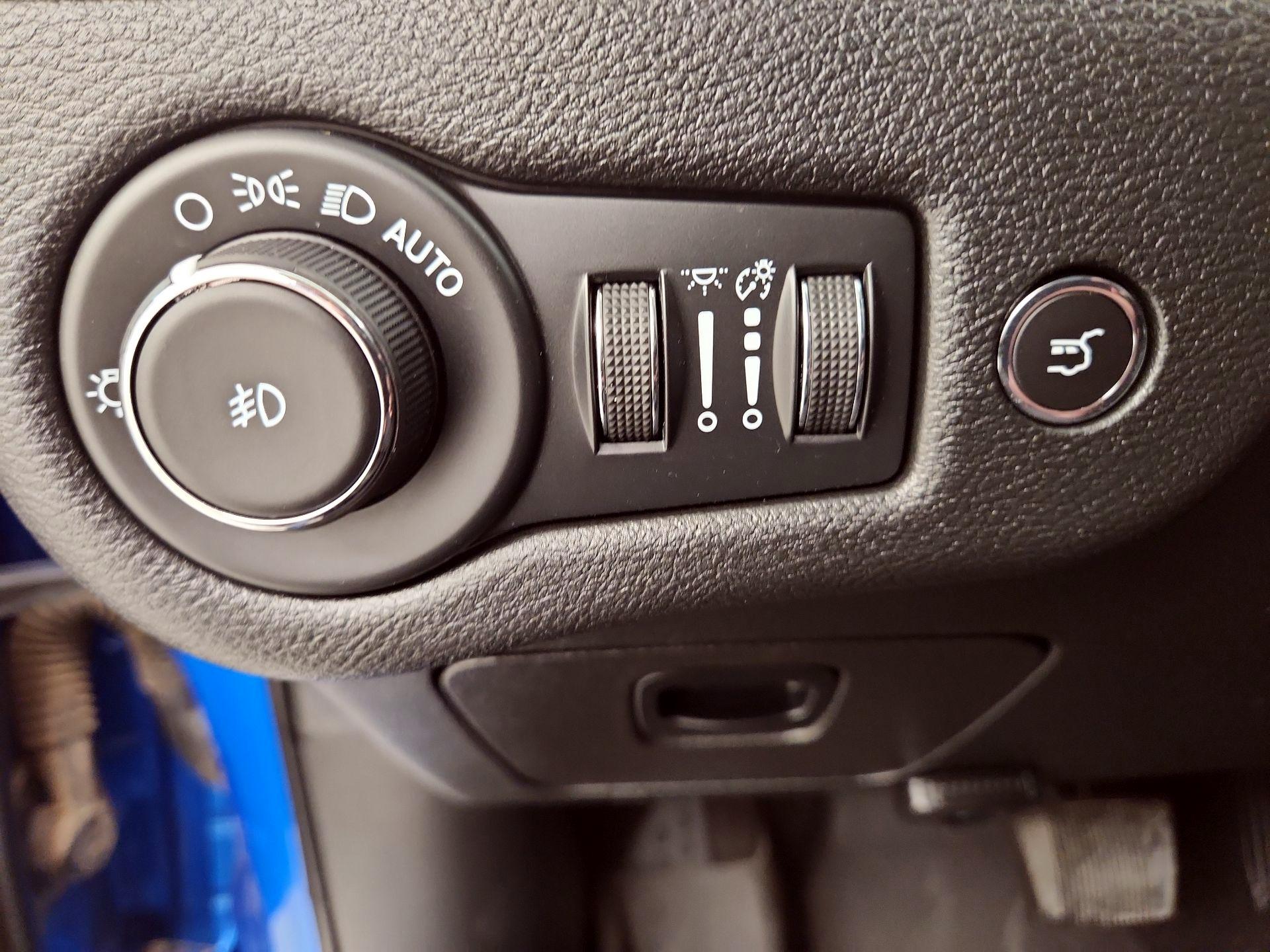 Thumbnail: 2023 Jeep Cherokee - 13