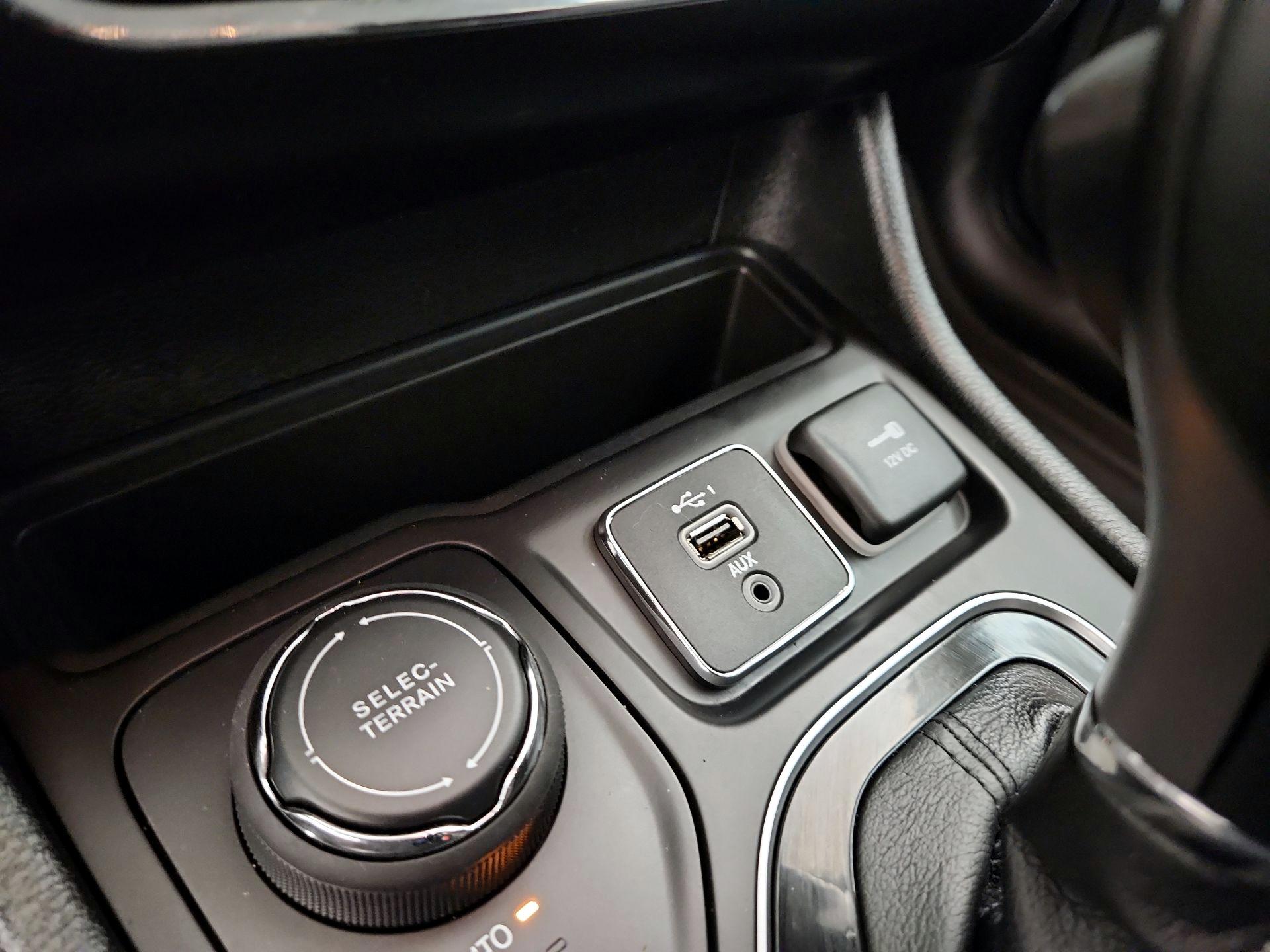 Thumbnail: 2023 Jeep Cherokee - 19