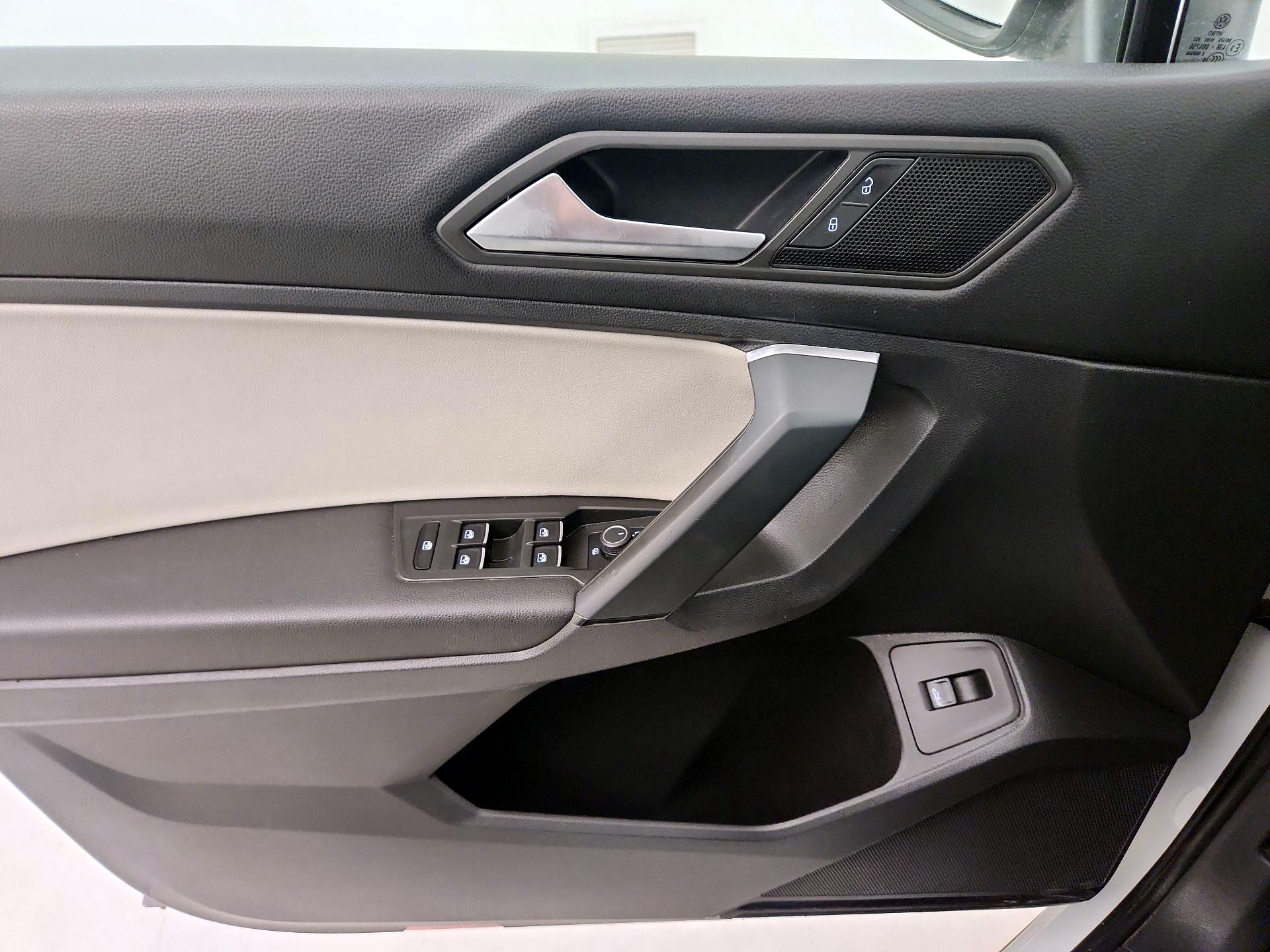 Thumbnail: 2019 Volkswagen Tiguan - 12